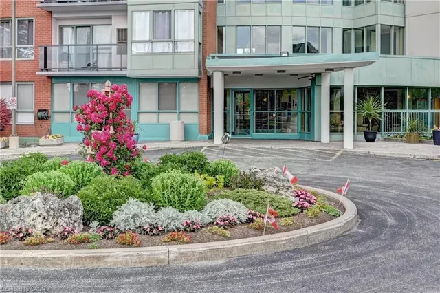 30 Blue Springs Dr #305, Waterloo 4