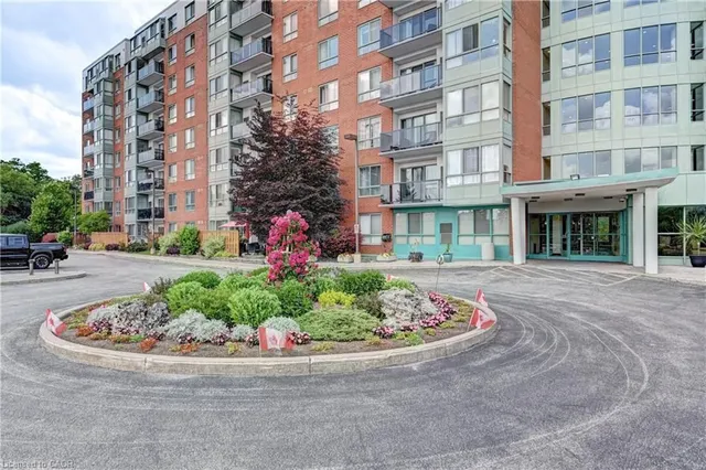 30 Blue Springs Dr #305, Waterloo 5