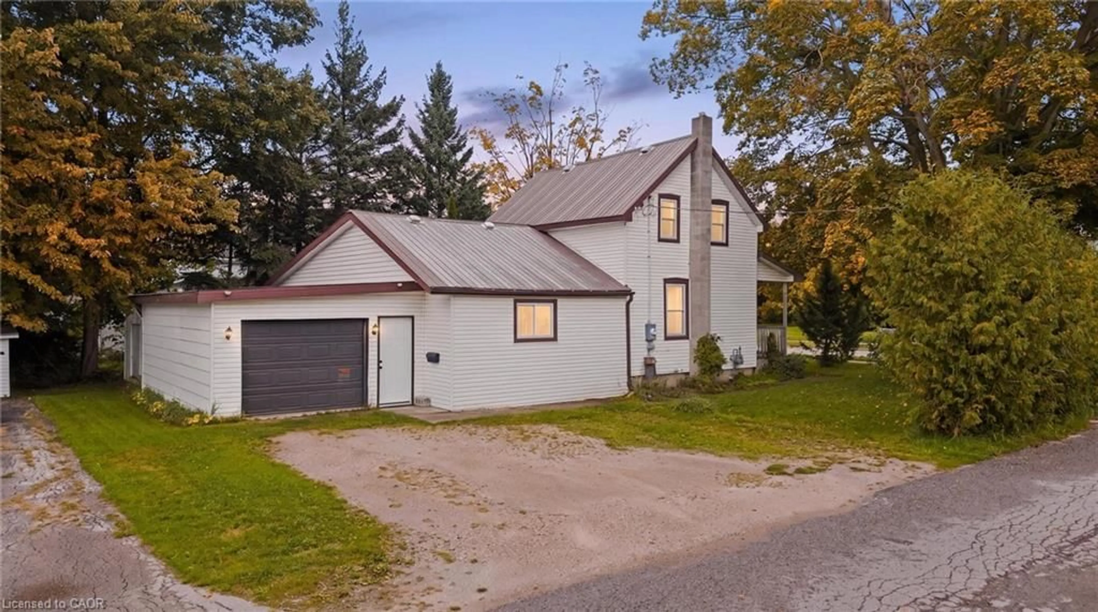 A pic from outside/outdoor area/front of a property/back of a property/a pic from drone, street for 485 Wallace Ave, Listowel Ontario N4W 1Y5