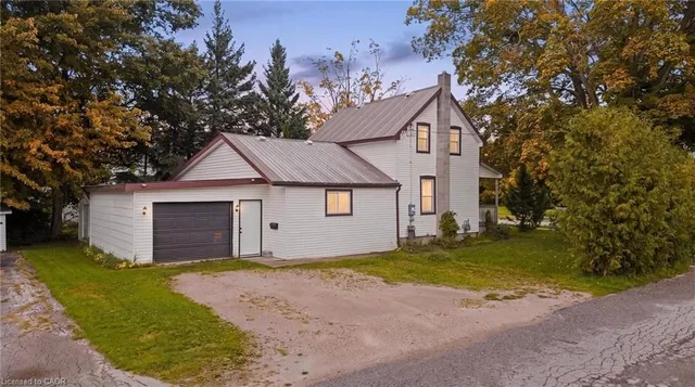 485 Wallace Ave, Listowel 2