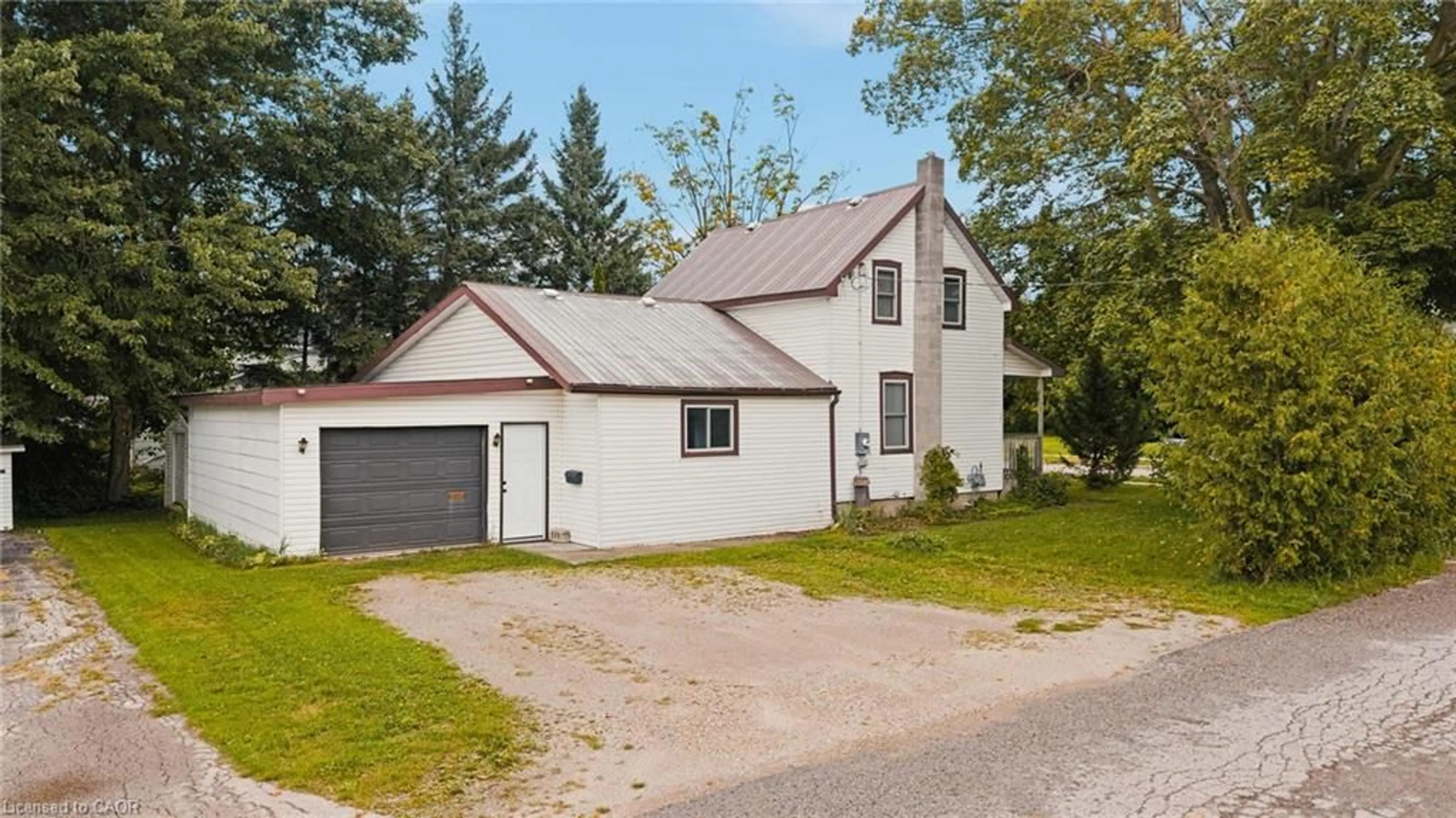A pic from outside/outdoor area/front of a property/back of a property/a pic from drone, street for 485 Wallace Ave, Listowel Ontario N4W 1Y5
