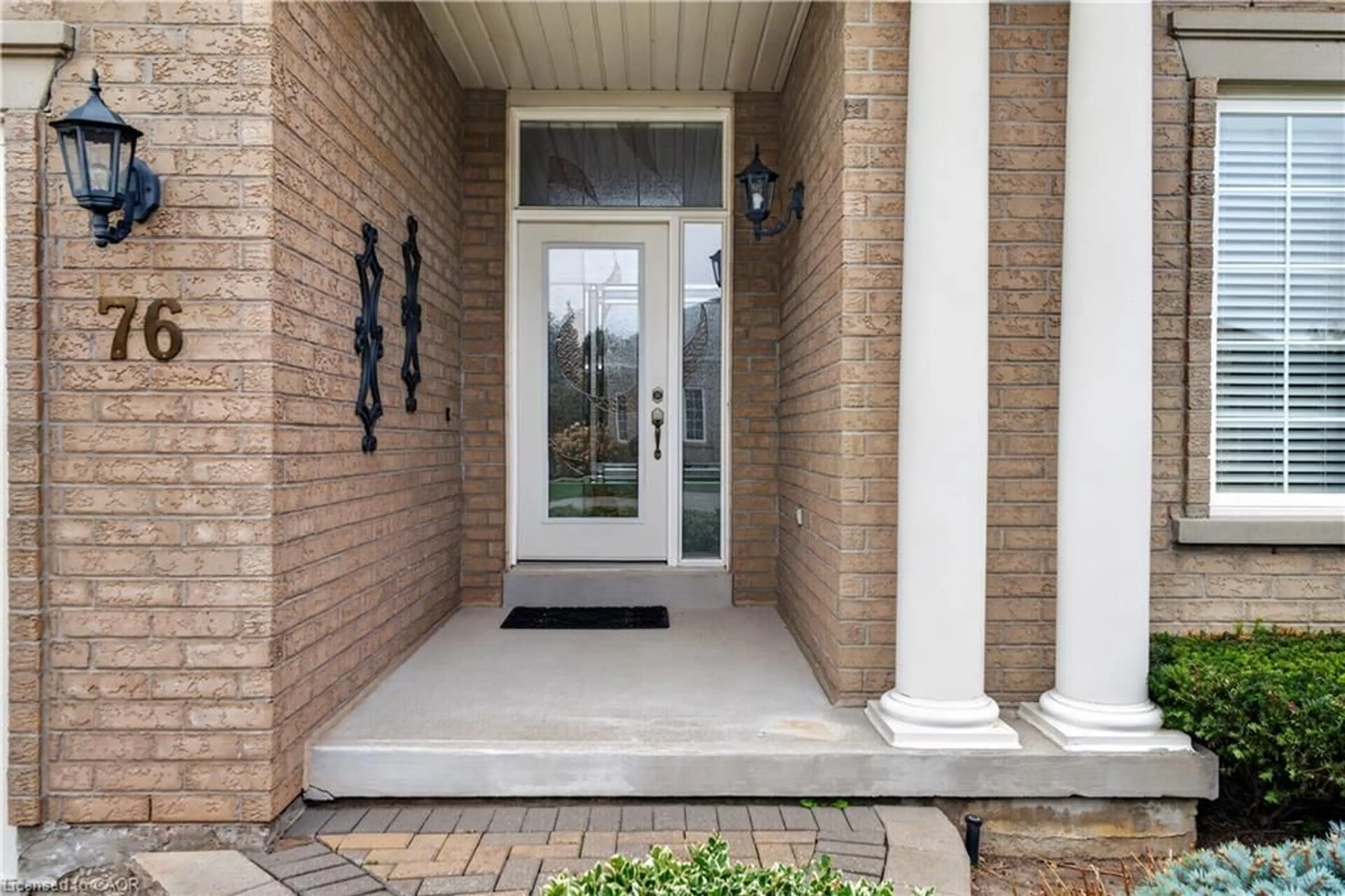 Indoor entryway for 76 Mcdermott Trail, Stouffville Ontario L4A 1N8