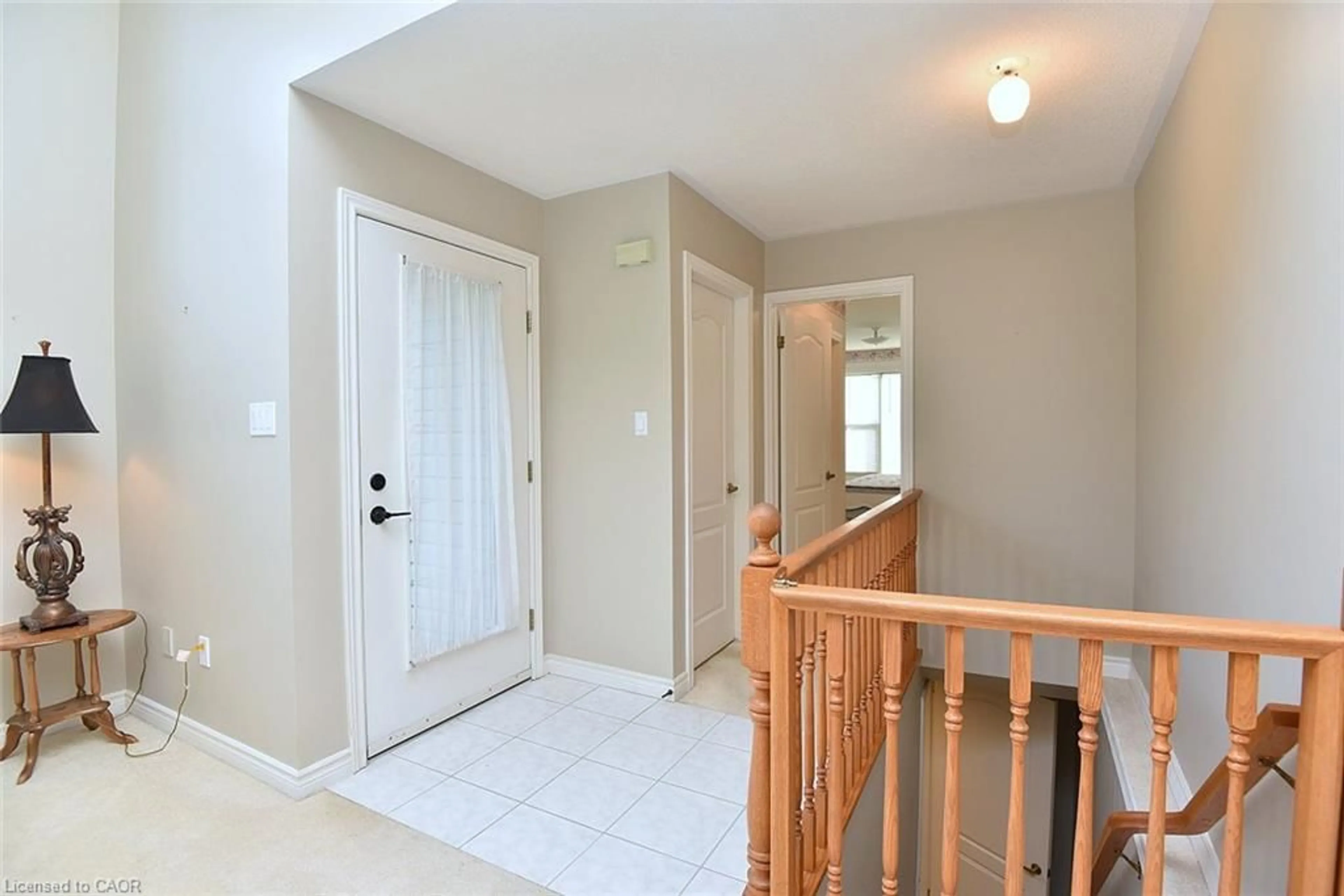 Indoor entryway for 175 Fiddlers Green Rd #38, Ancaster Ontario L9G 4X7