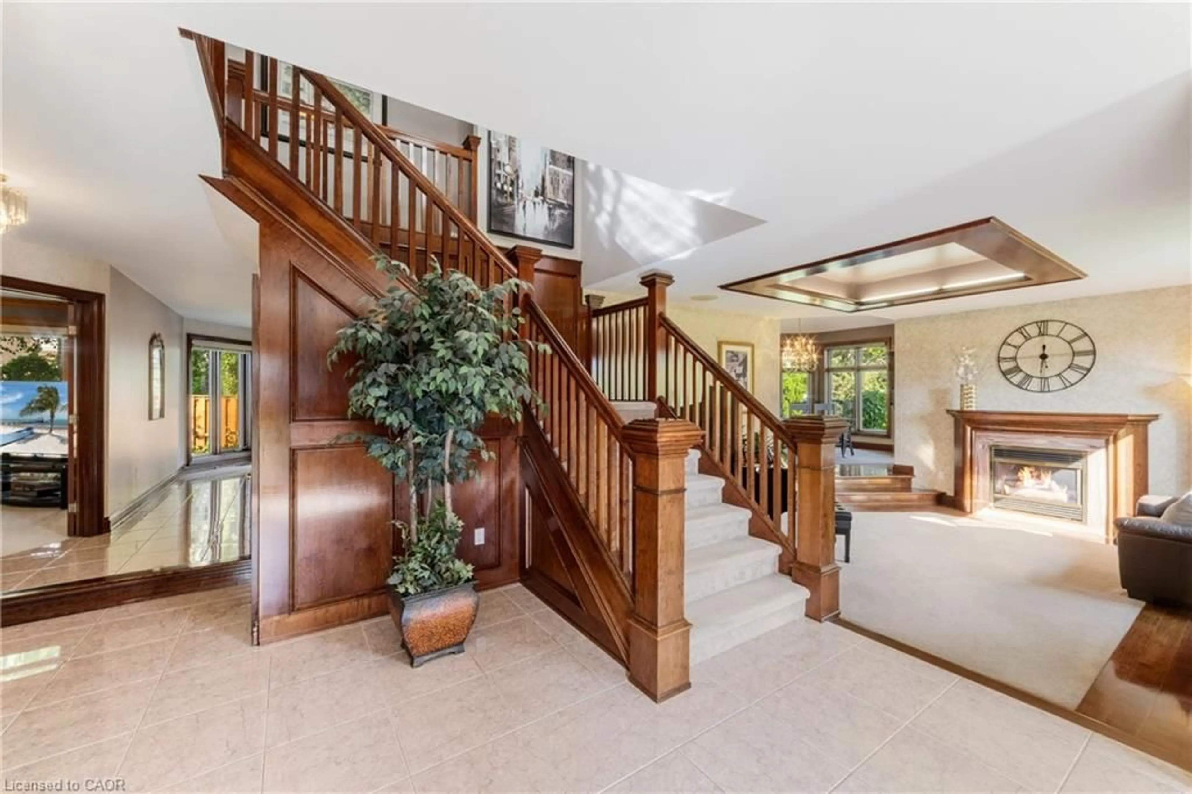 Indoor foyer for 7775 St. Augustine Cres, Niagara Falls Ontario L2H 2X3