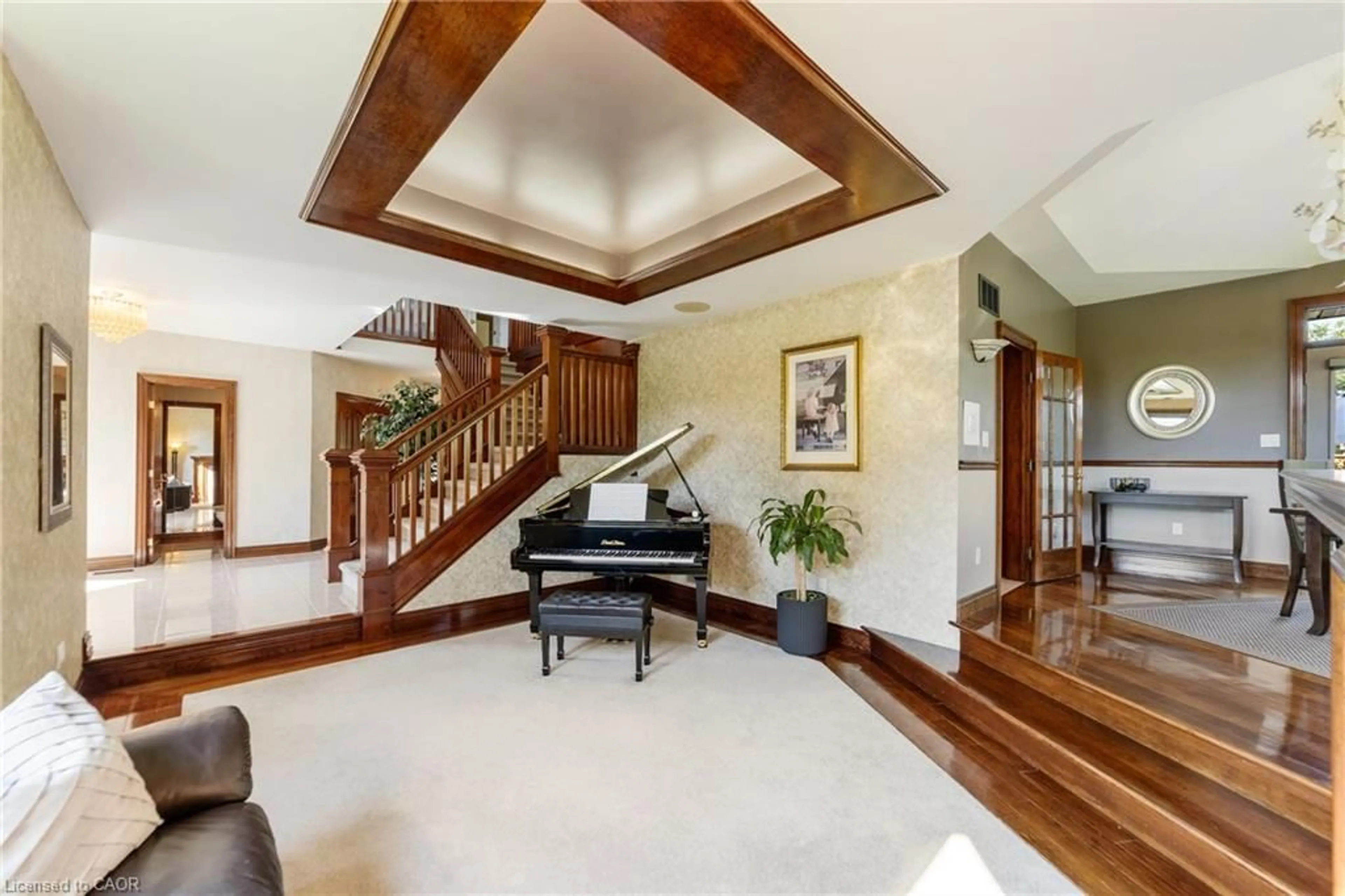 Indoor foyer for 7775 St. Augustine Cres, Niagara Falls Ontario L2H 2X3