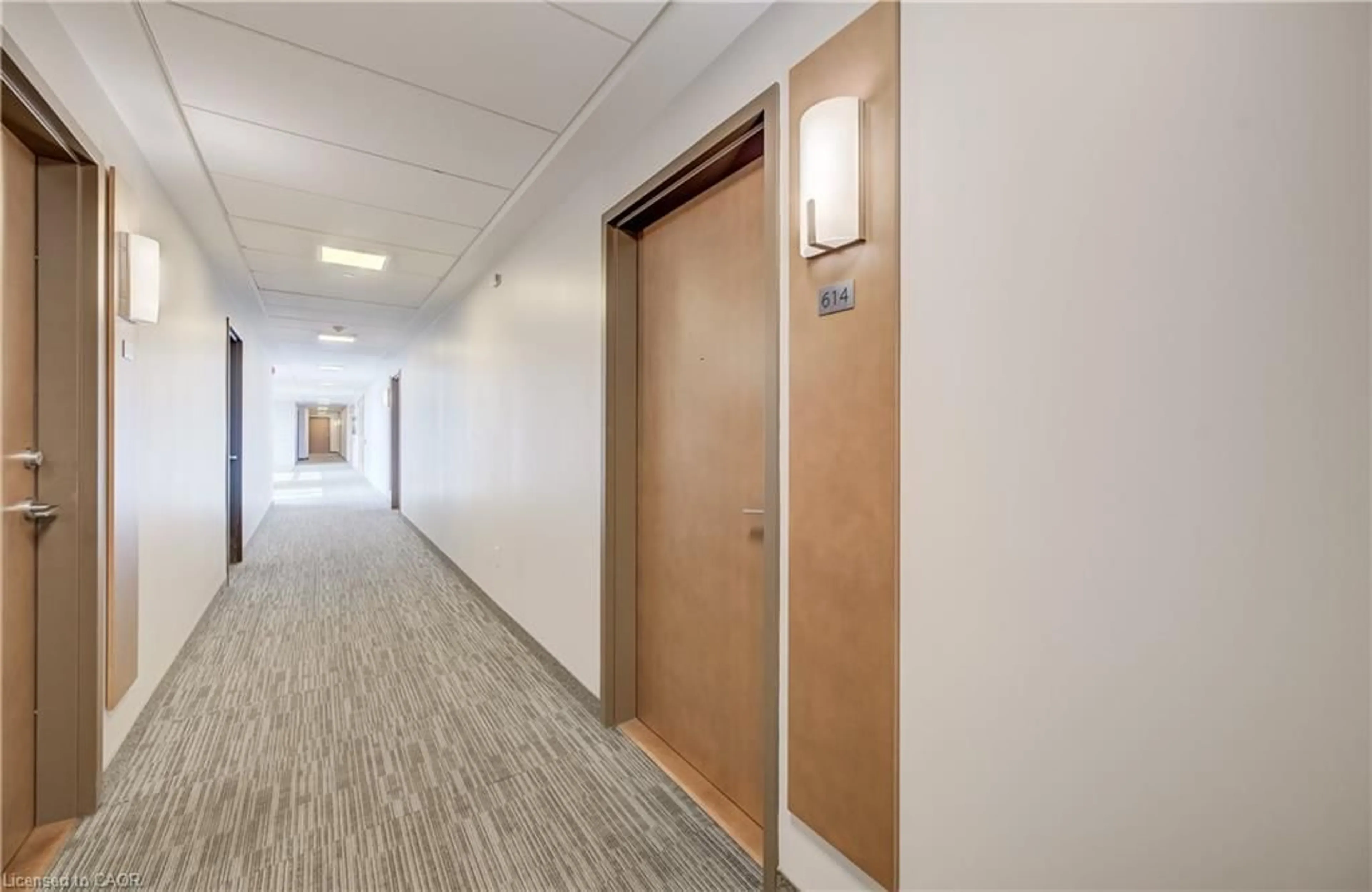 Indoor foyer for 320 Plains Rd #614, Burlington Ontario L7T 0C1