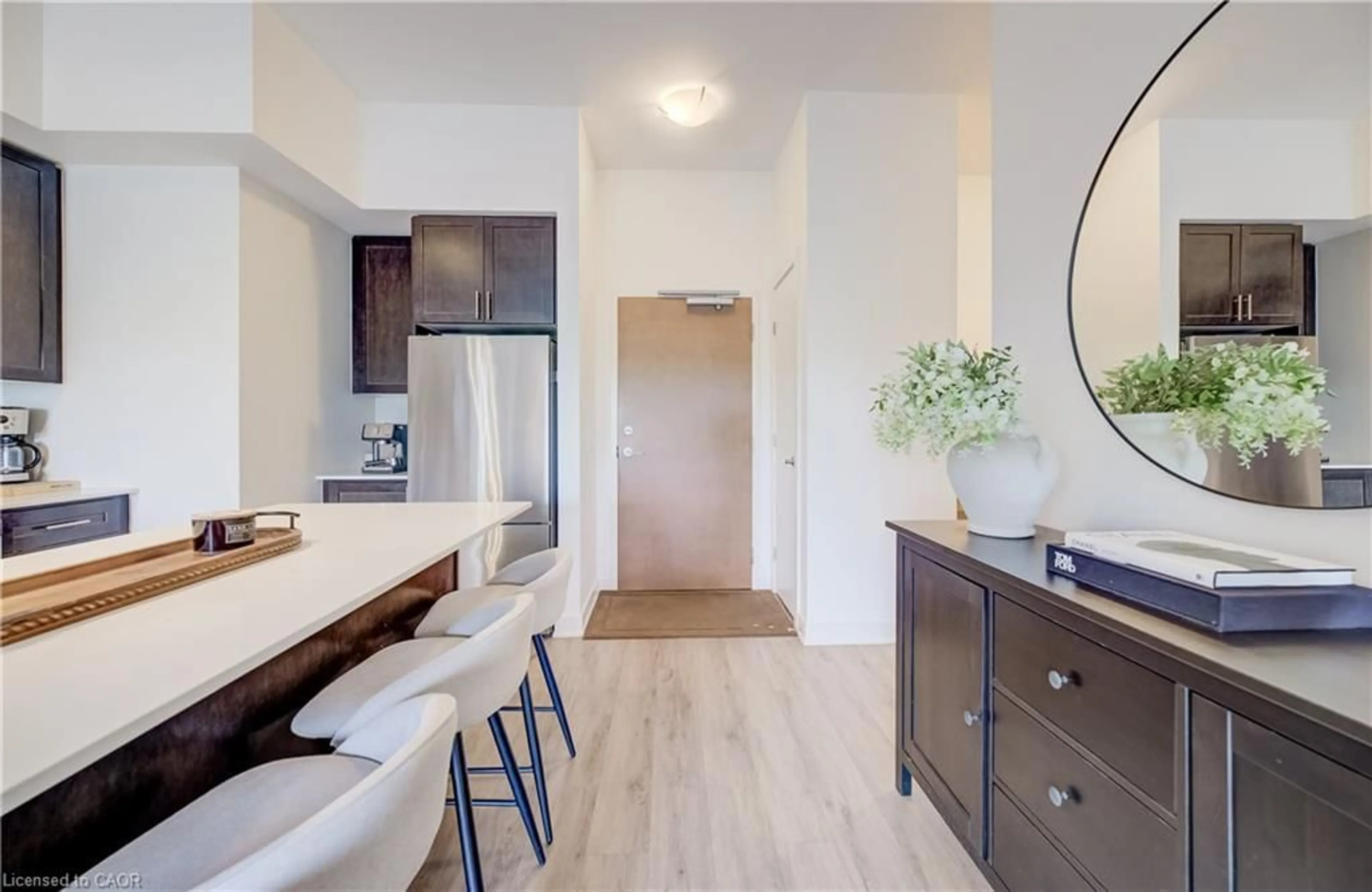 Indoor entryway for 320 Plains Rd #614, Burlington Ontario L7T 0C1