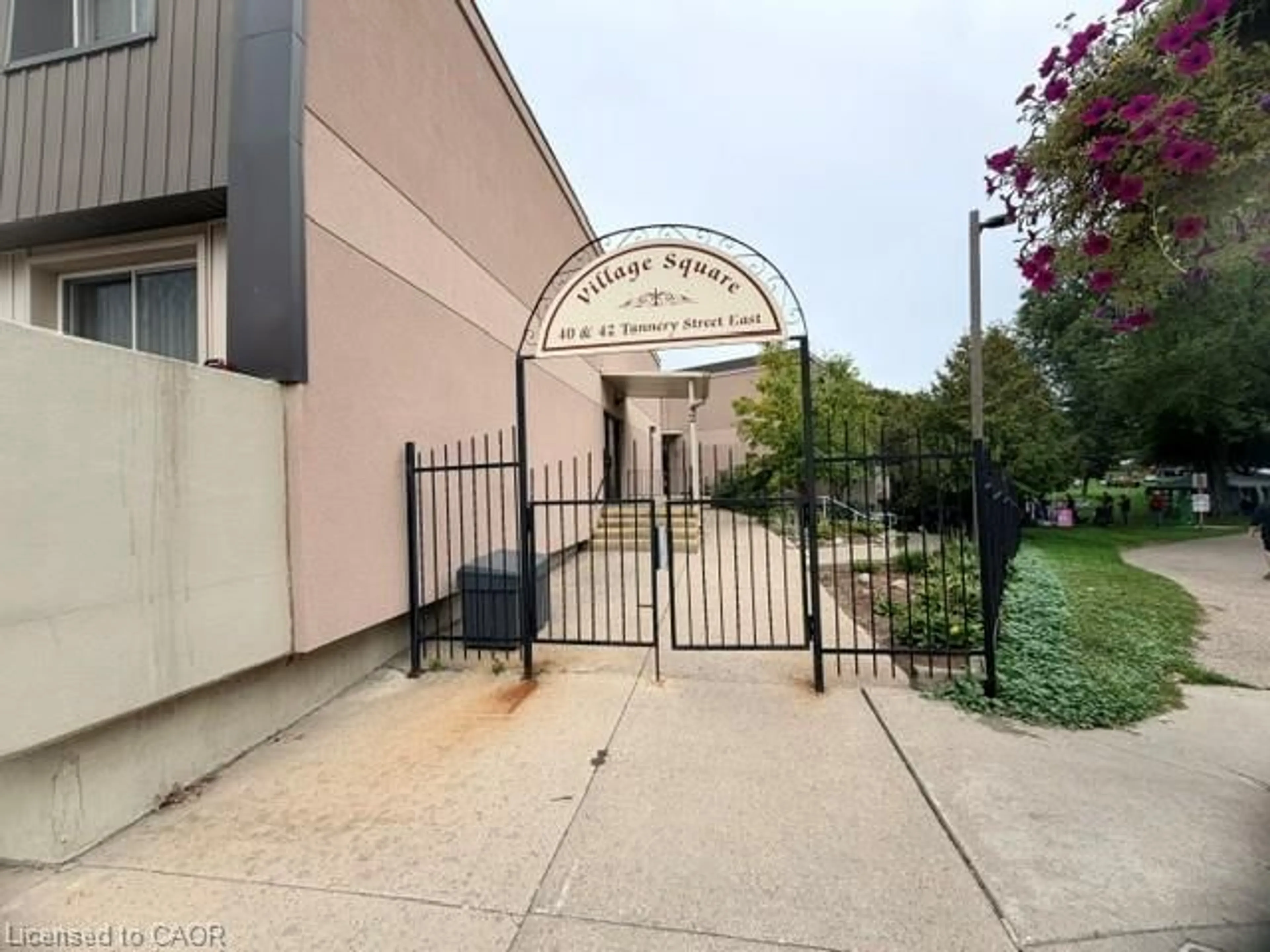 Indoor foyer for 40 Tannery St #263, Cambridge Ontario N3C 2B9