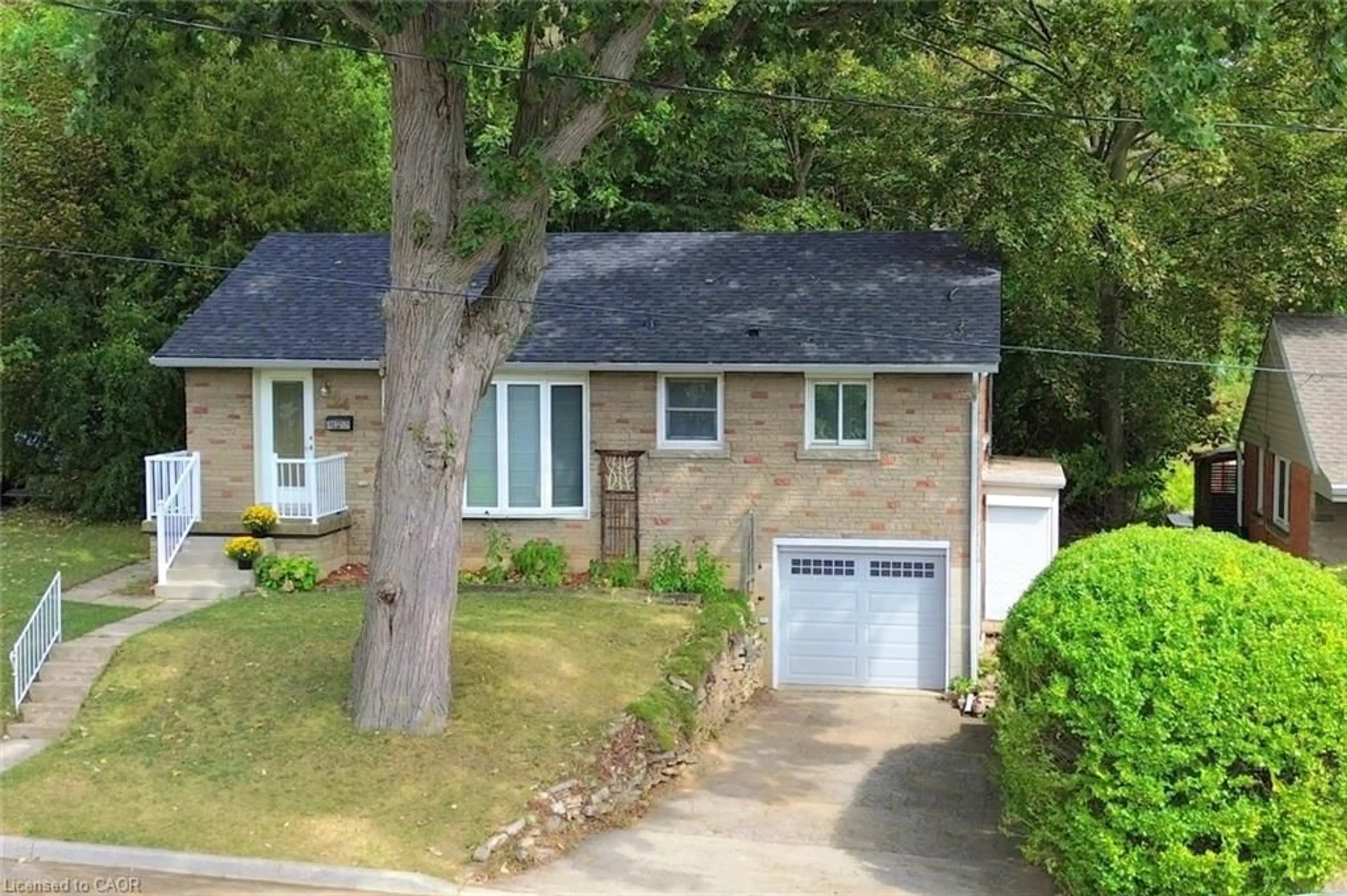 Unknown for 24 Delsey St, Dundas Ontario L9H 1S1