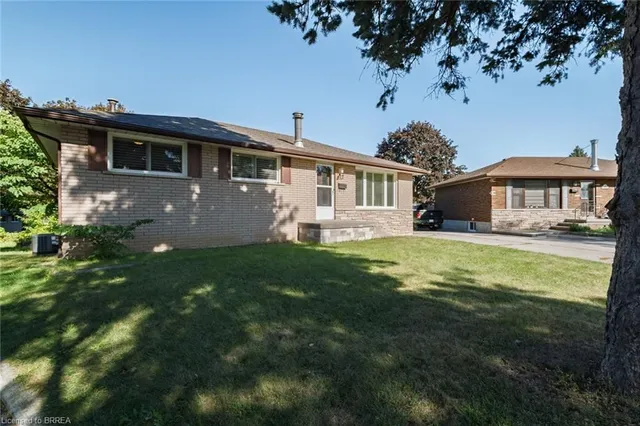19 Gillrie Crt, Brantford 3