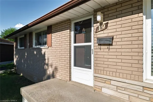 19 Gillrie Crt, Brantford 4