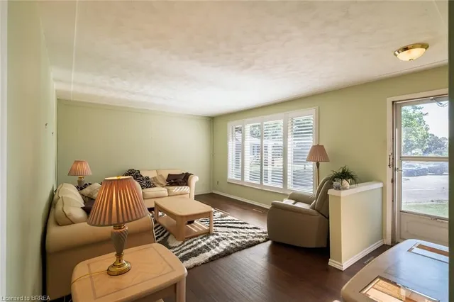 19 Gillrie Crt, Brantford 5