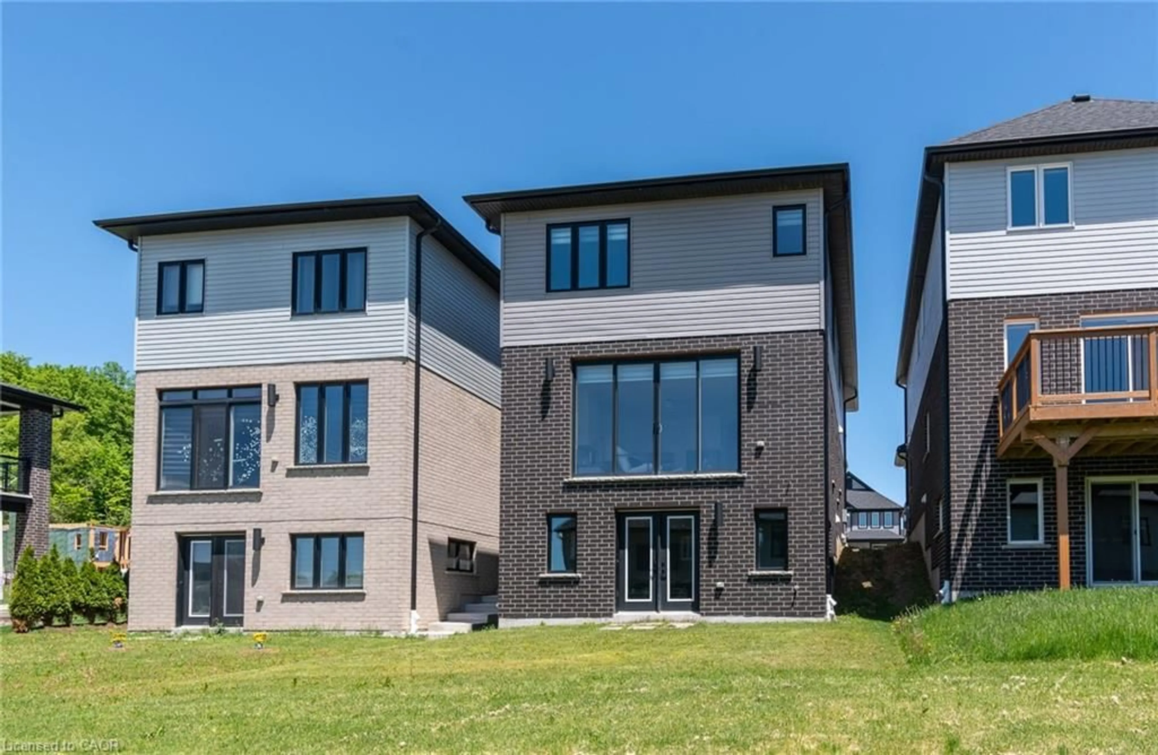 Home with brick exterior material, building for 508 Nathalie Cres, Kitchener Ontario N2E 0H8