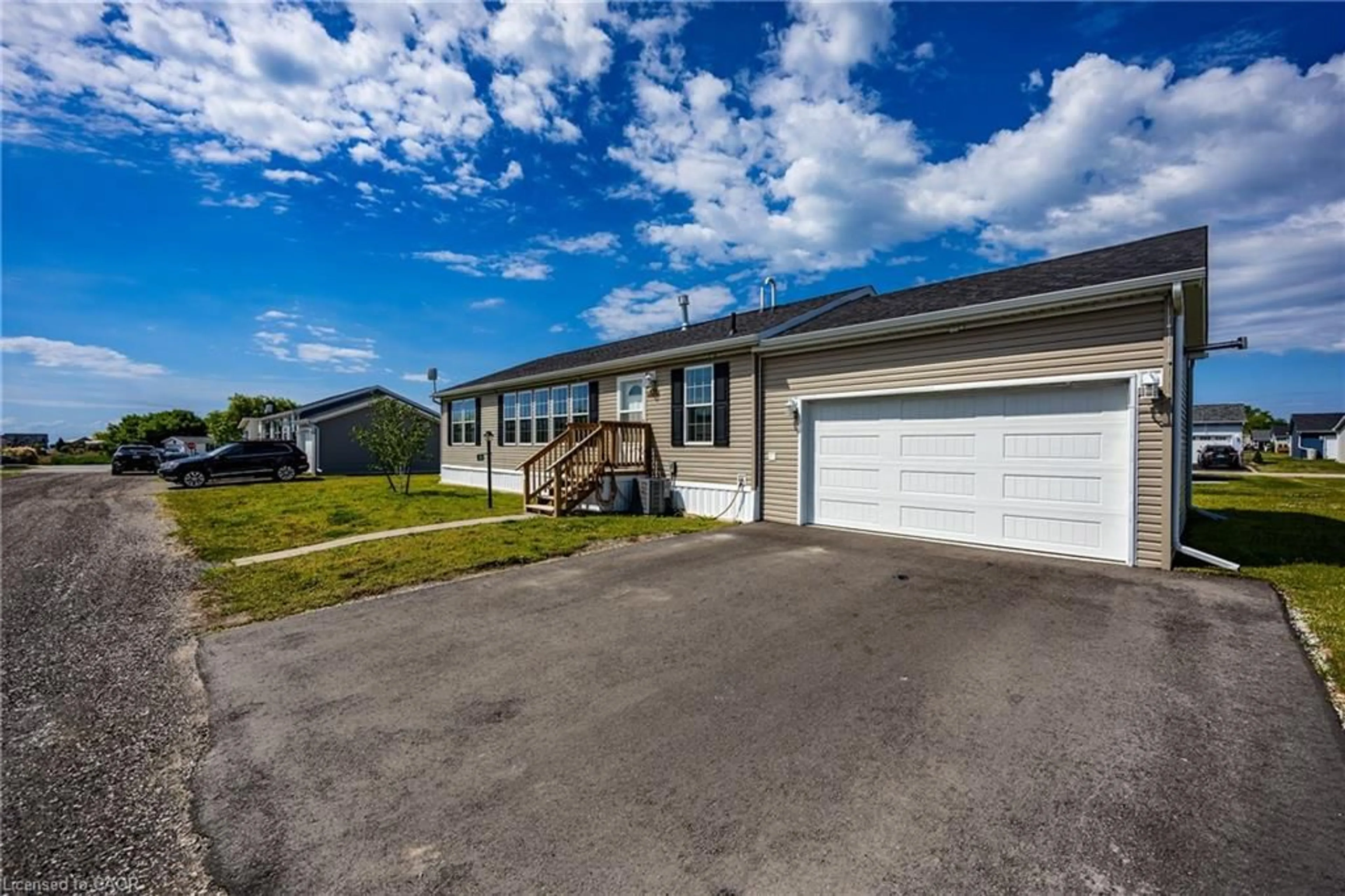 A pic from outside/outdoor area/front of a property/back of a property/a pic from drone, street for 11 Hickory Hollow, Nanticoke Ontario N0A 1P0