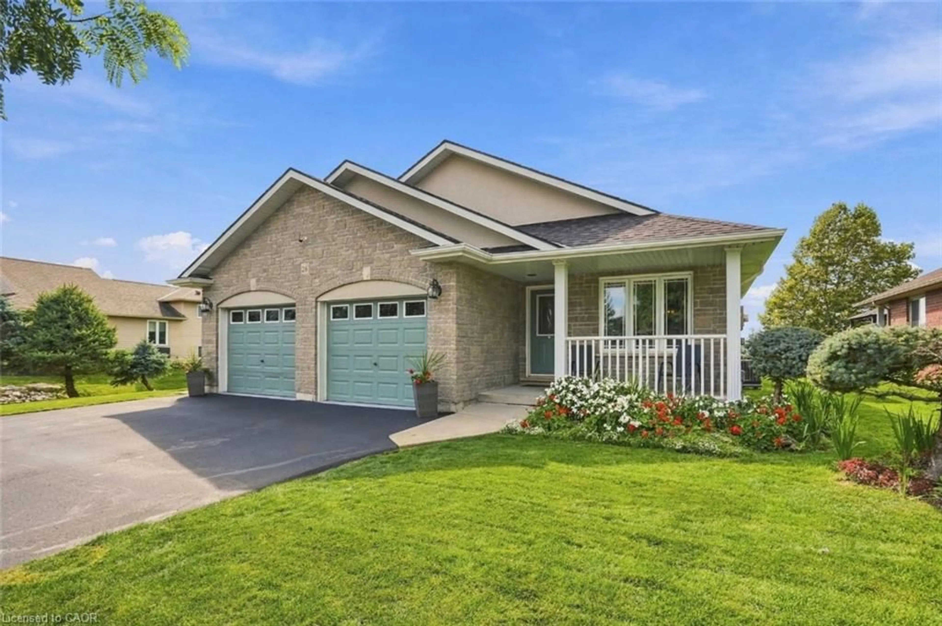 Home with vinyl exterior material, street for 26 Leslie St, Jarvis Ontario N0A 1J0