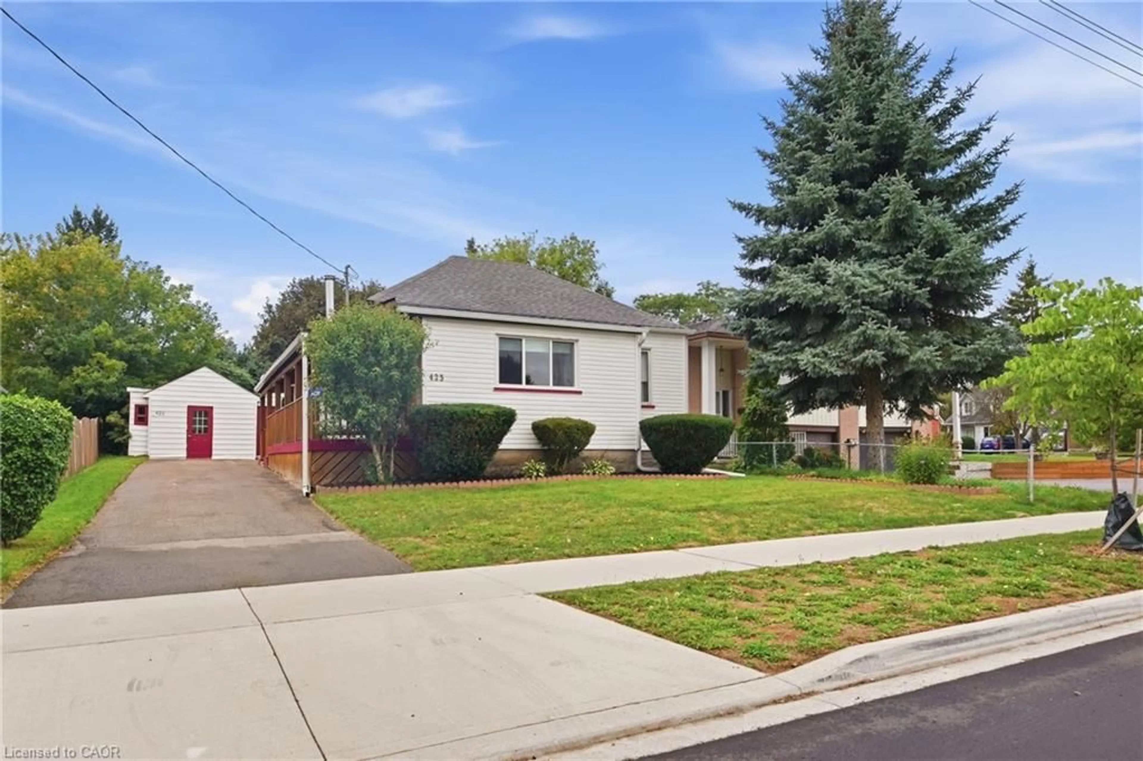 Home with brick exterior material, street for 423 Lawrence Ave, Kitchener Ontario N2M 1Y7