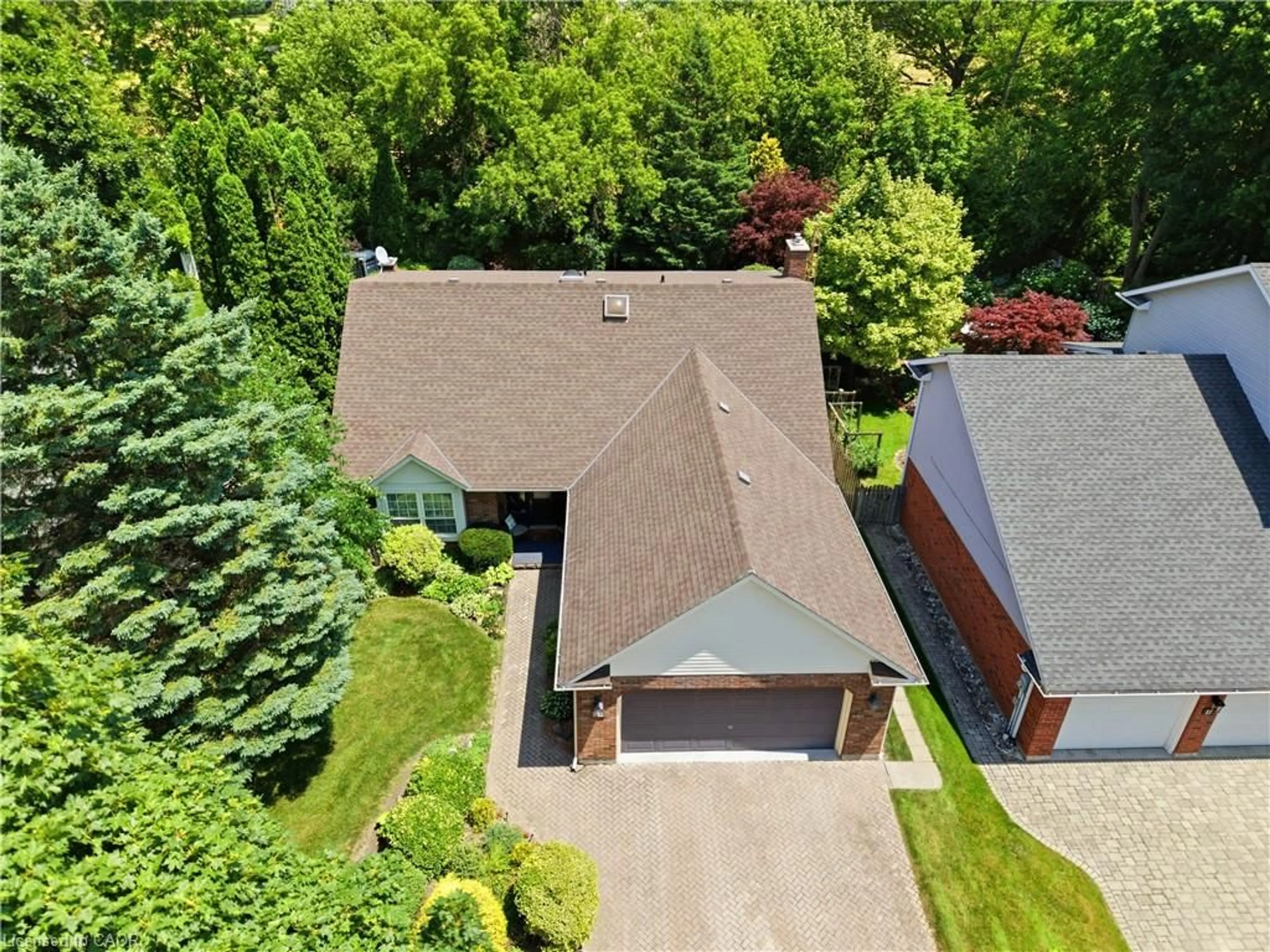 A pic from outside/outdoor area/front of a property/back of a property/a pic from drone, street for 15 The Promenade, Niagara-on-the-Lake Ontario L0S 1J0