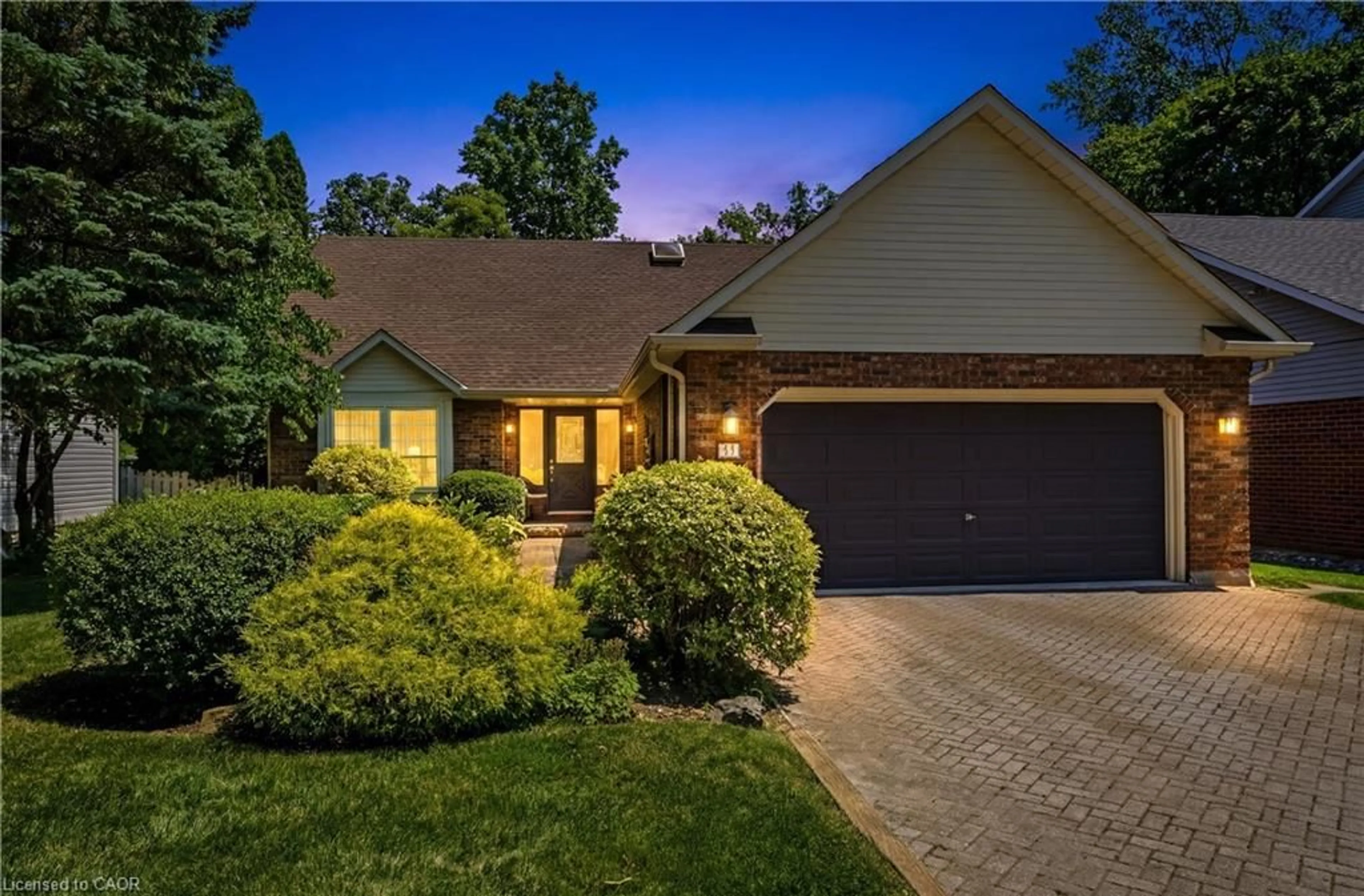 Home with brick exterior material, street for 15 The Promenade, Niagara-on-the-Lake Ontario L0S 1J0