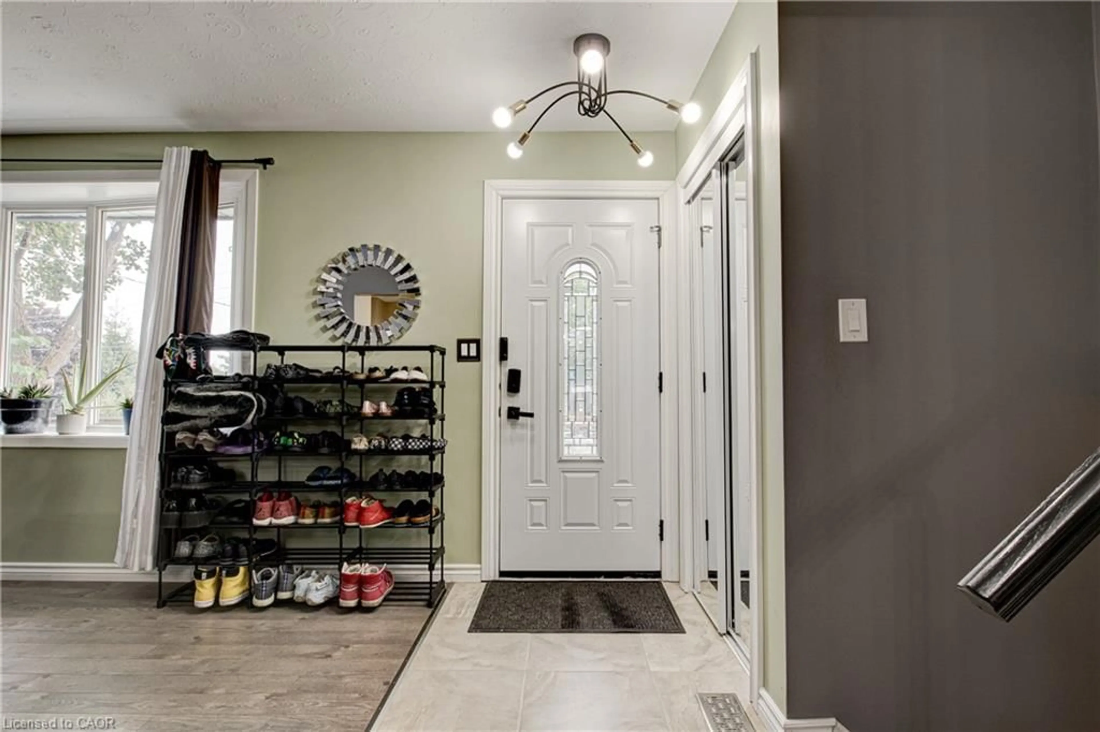 Indoor entryway for 334 Mill St, Woodstock Ontario N4S 2X7