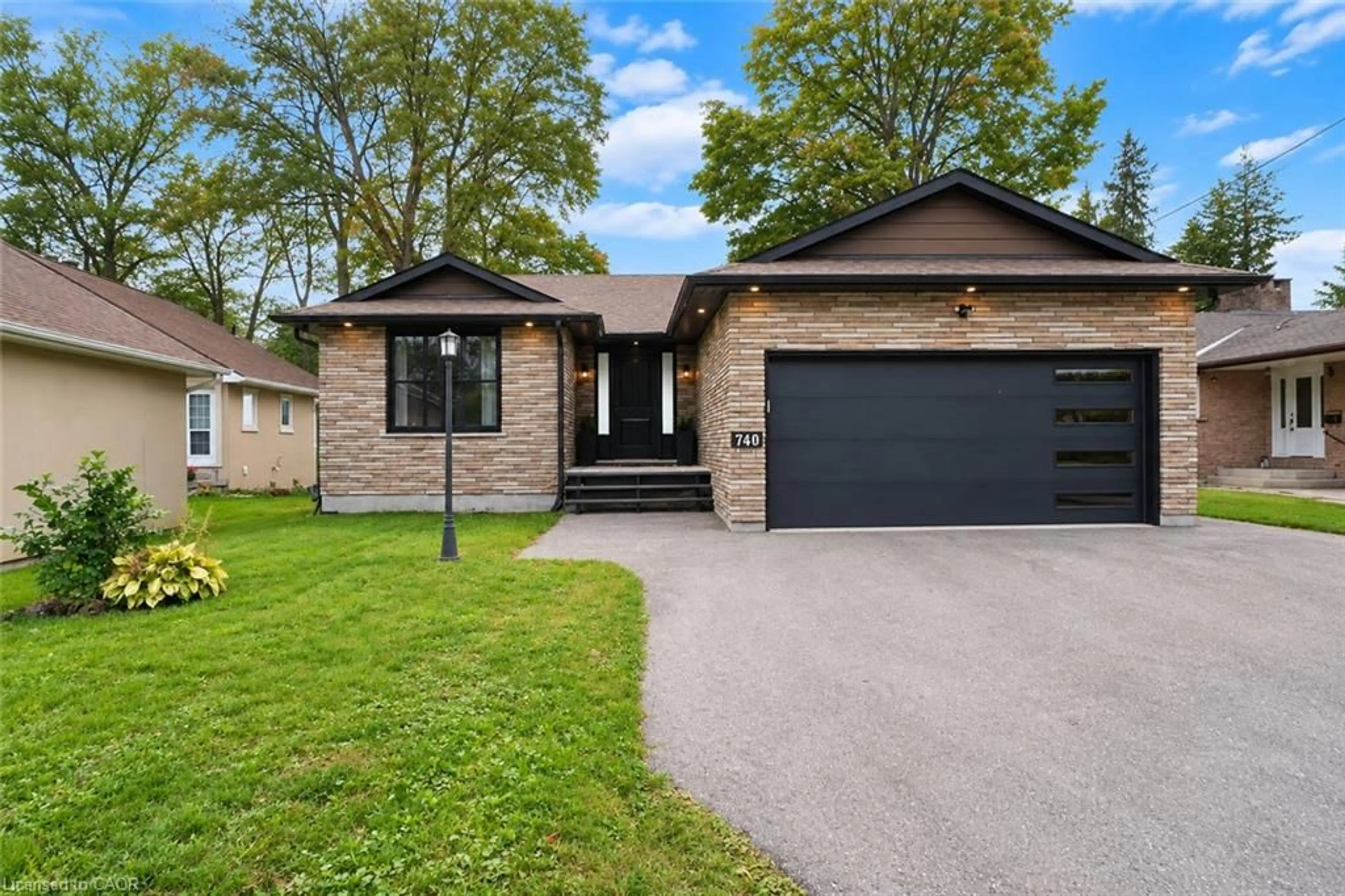 Home with brick exterior material, street for 740 Broadview Ave, Orillia Ontario L3L 6P3