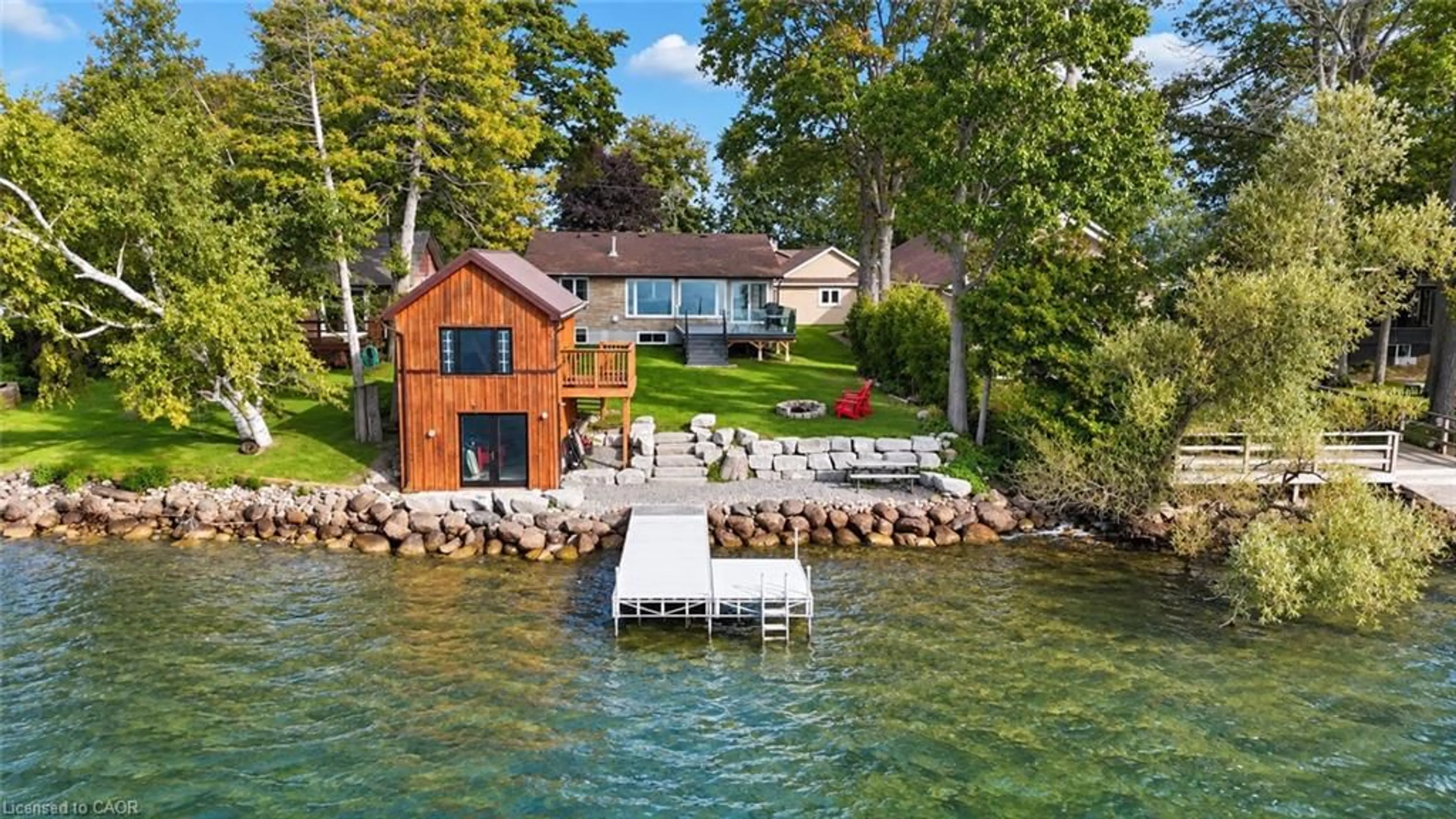 A pic from outside/outdoor area/front of a property/back of a property/a pic from drone, water/lake/river/ocean view for 740 Broadview Ave, Orillia Ontario L3L 6P3