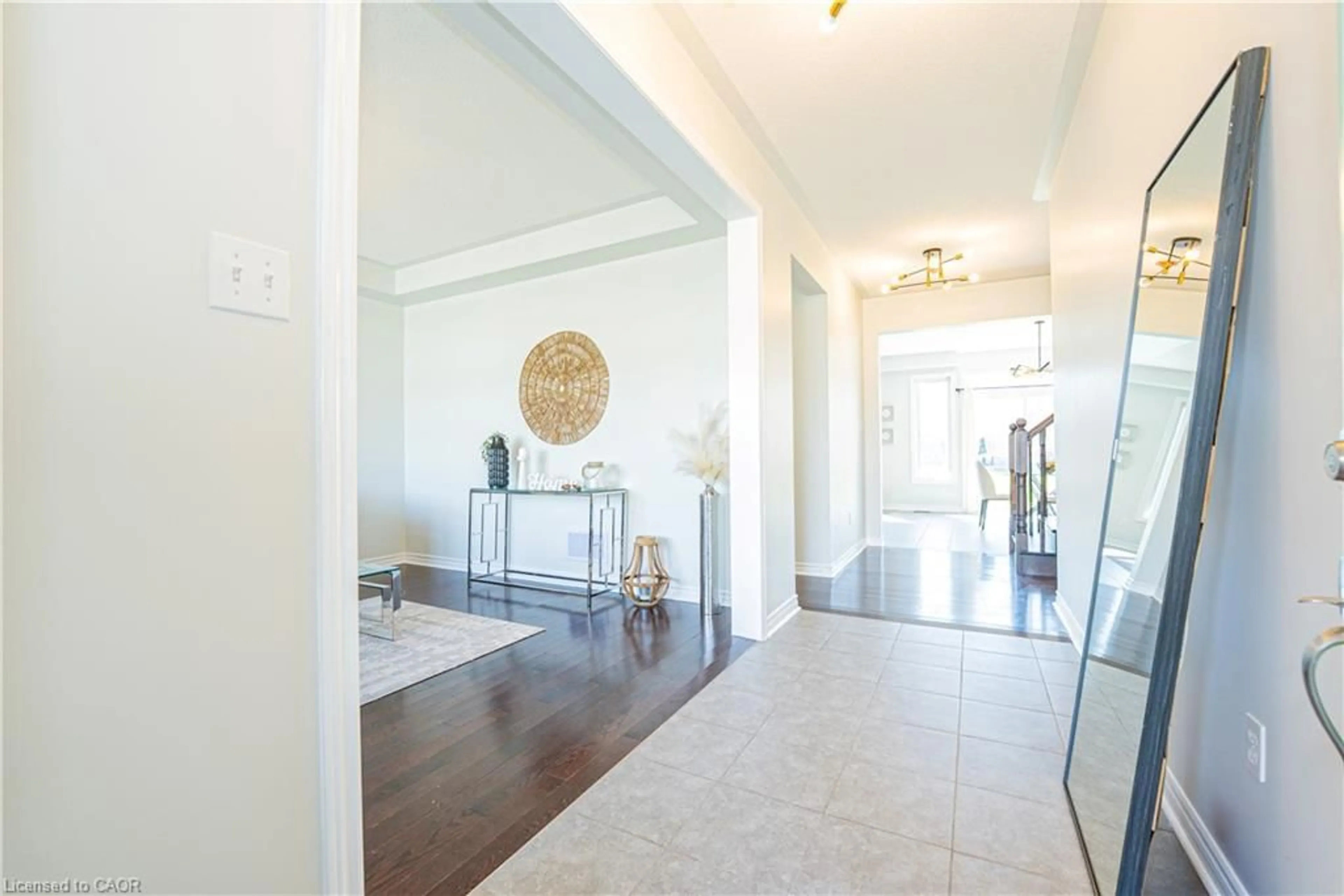 Indoor foyer for 28 Dey Dr, Collingwood Ontario L9Y 4C5