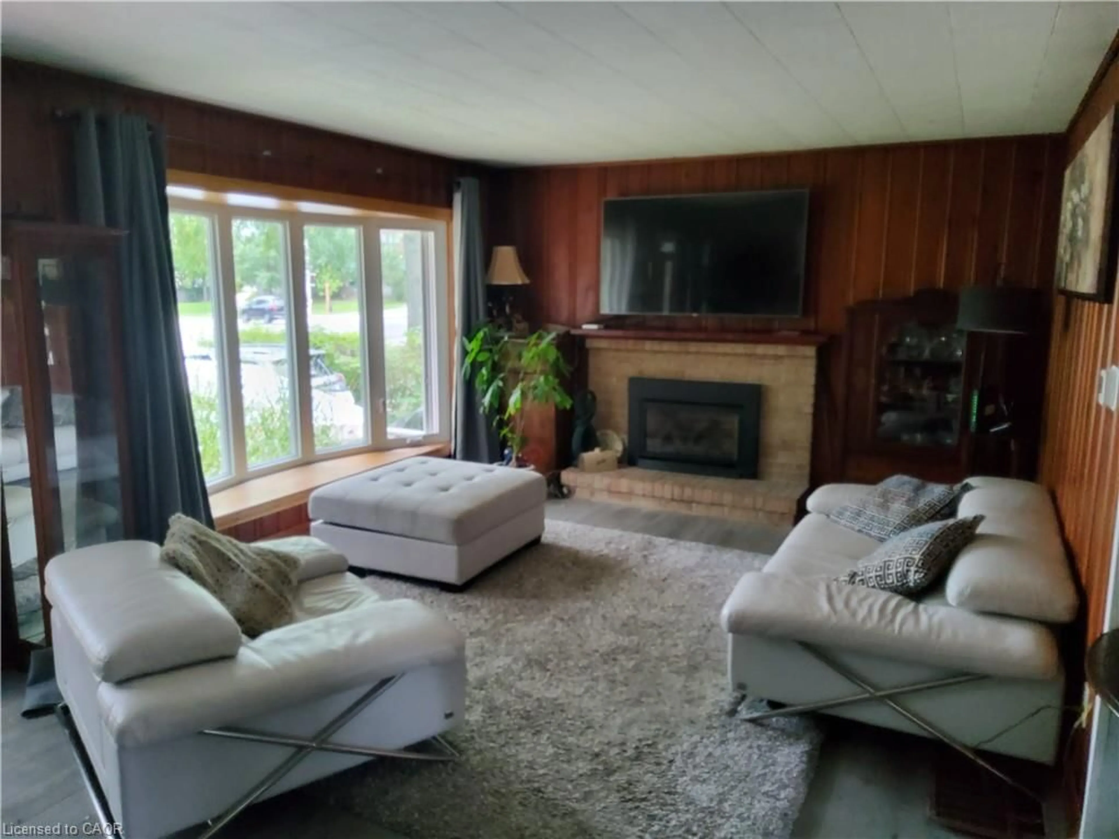 Living room with furniture, unknown for 256 Southcote Rd, Hamilton Ontario L9G 2W1