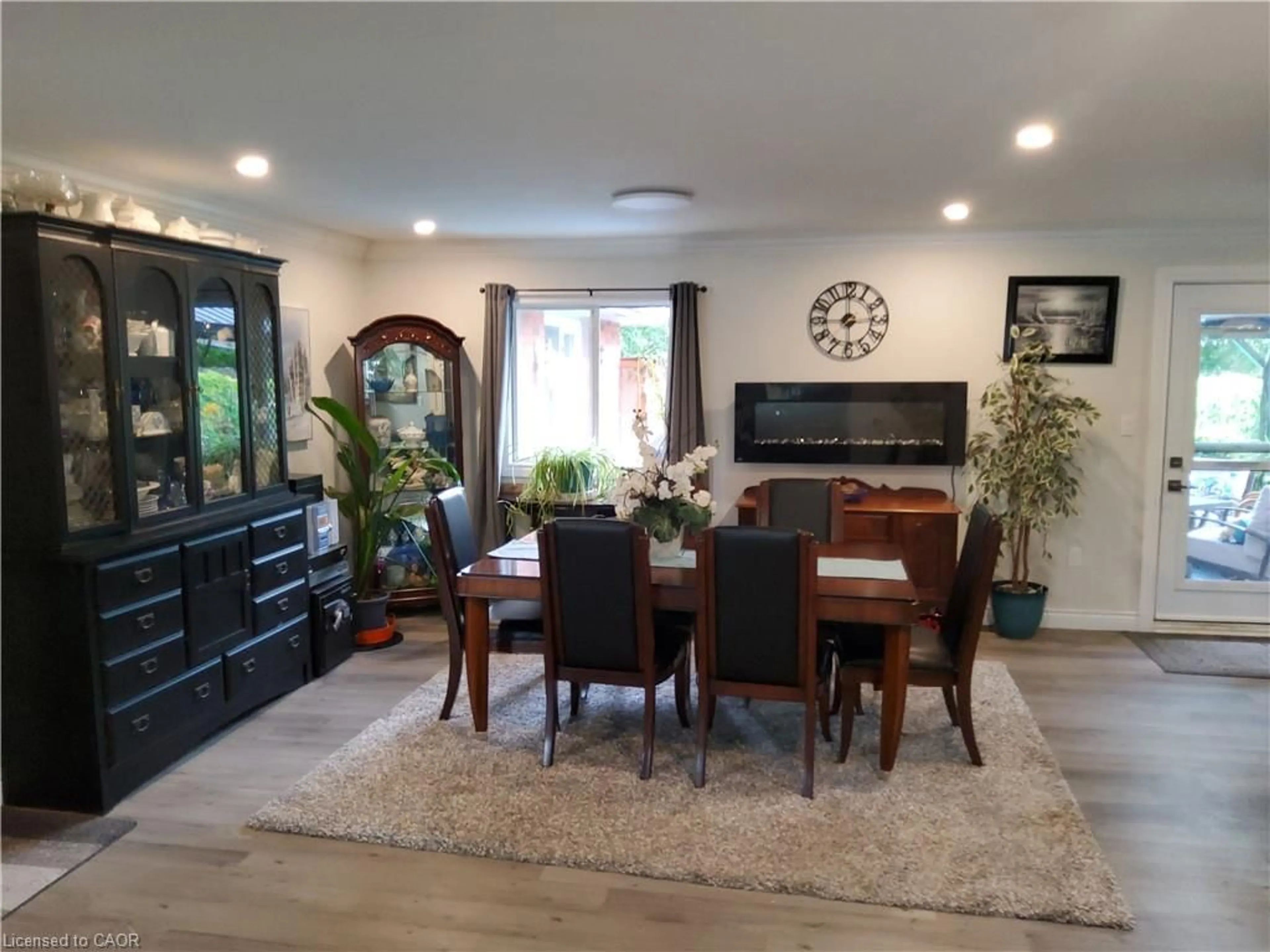Dining room, wood/laminate floor for 256 Southcote Rd, Hamilton Ontario L9G 2W1