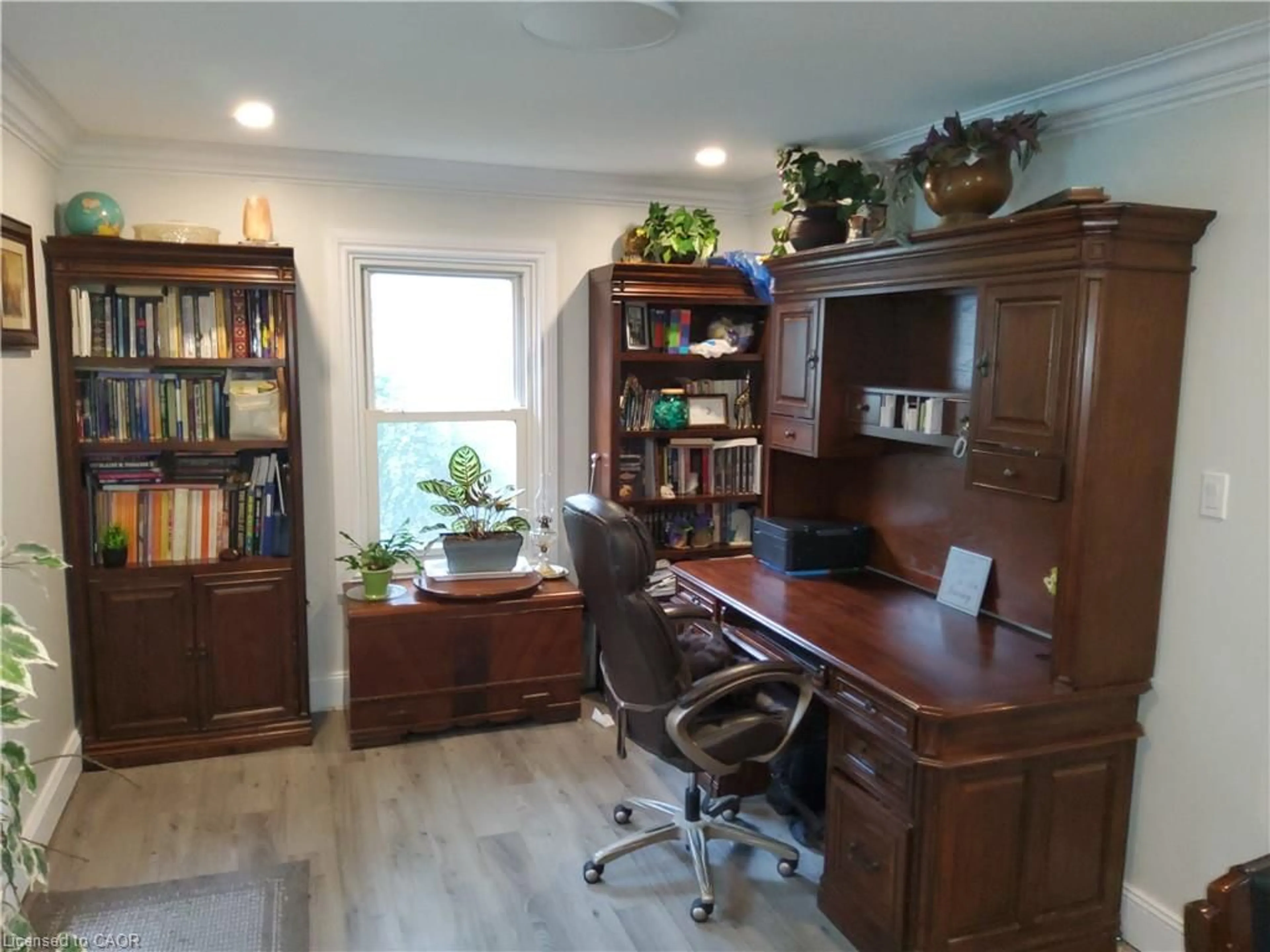A pic of a room for 256 Southcote Rd, Hamilton Ontario L9G 2W1