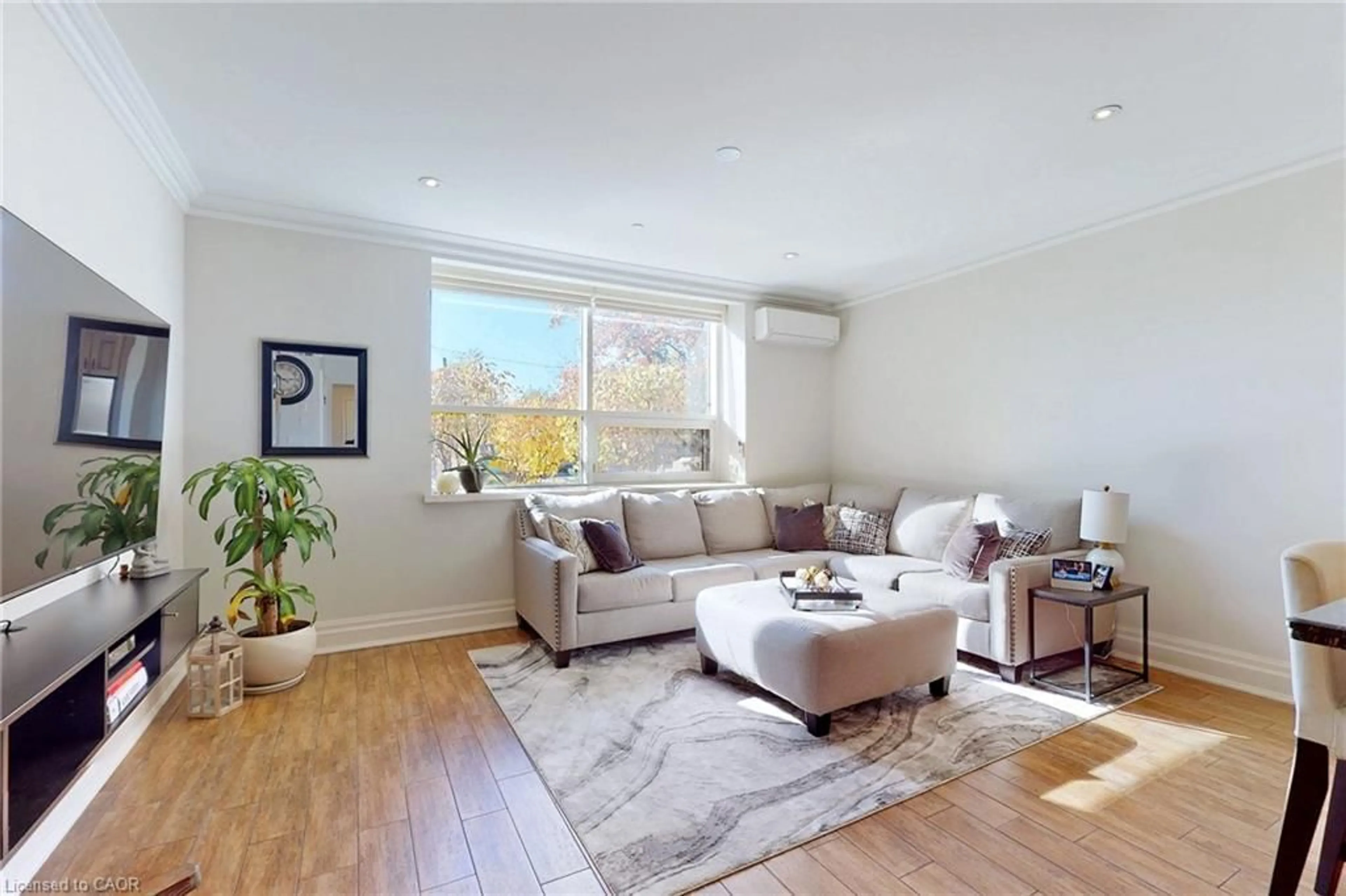 Living room with furniture, wood/laminate floor for 397 King St #108, Dundas Ontario L9H 1W9