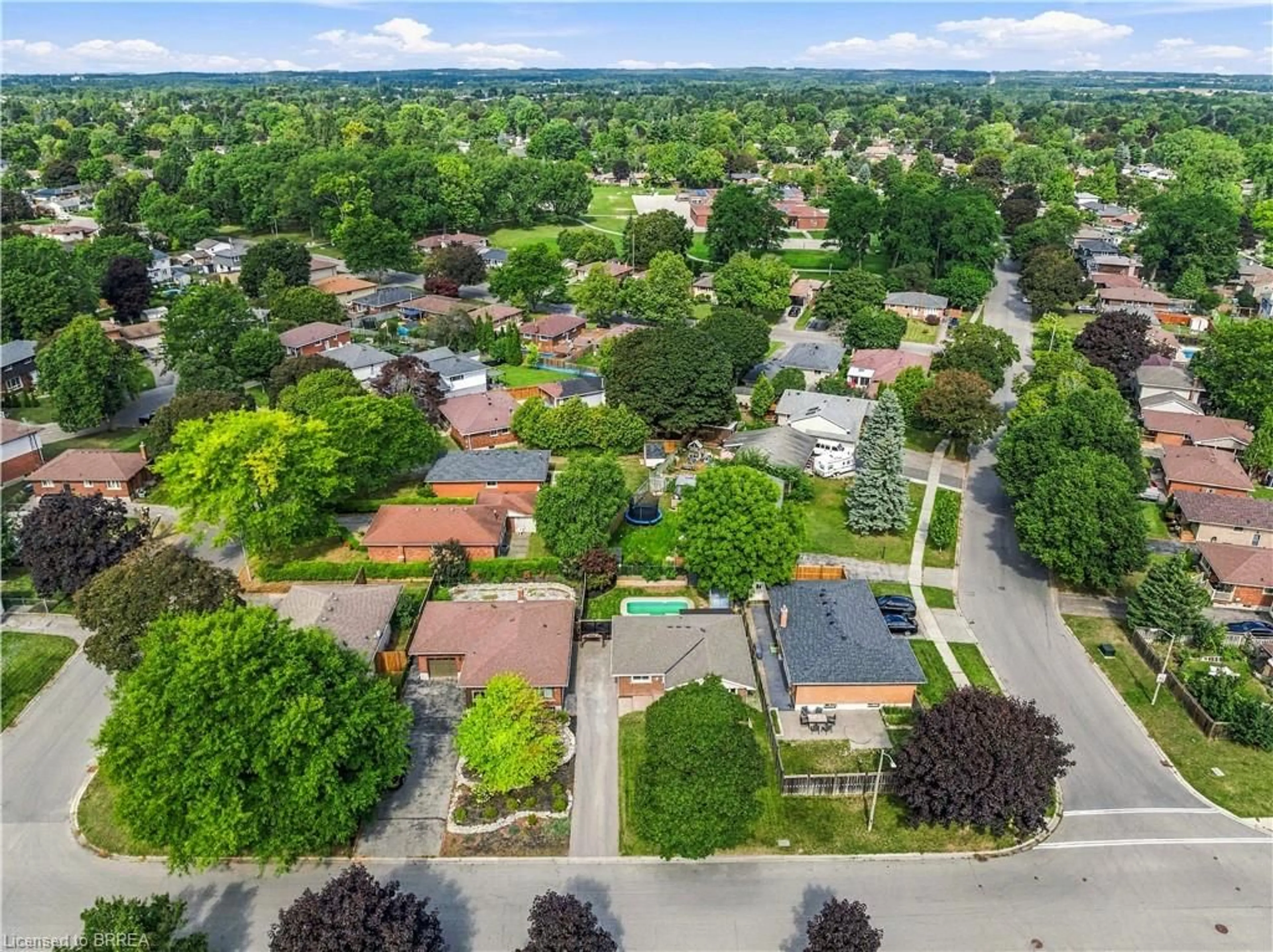 A pic from outside/outdoor area/front of a property/back of a property/a pic from drone, street for 47 Buckingham St, Brantford Ontario N3R 3B2