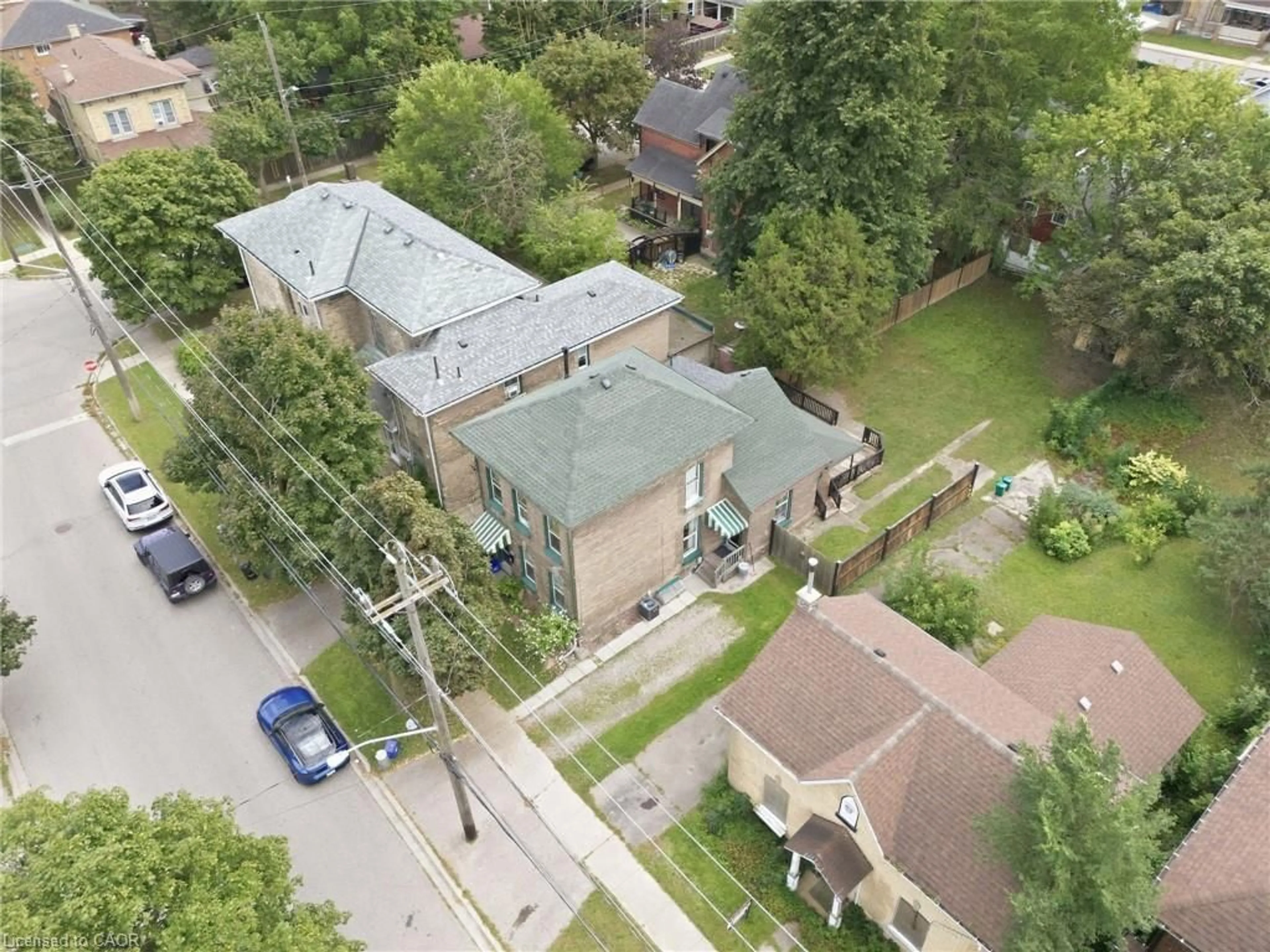 A pic from outside/outdoor area/front of a property/back of a property/a pic from drone, unknown for 45 East Ave, Brantford Ontario N3S 3L2