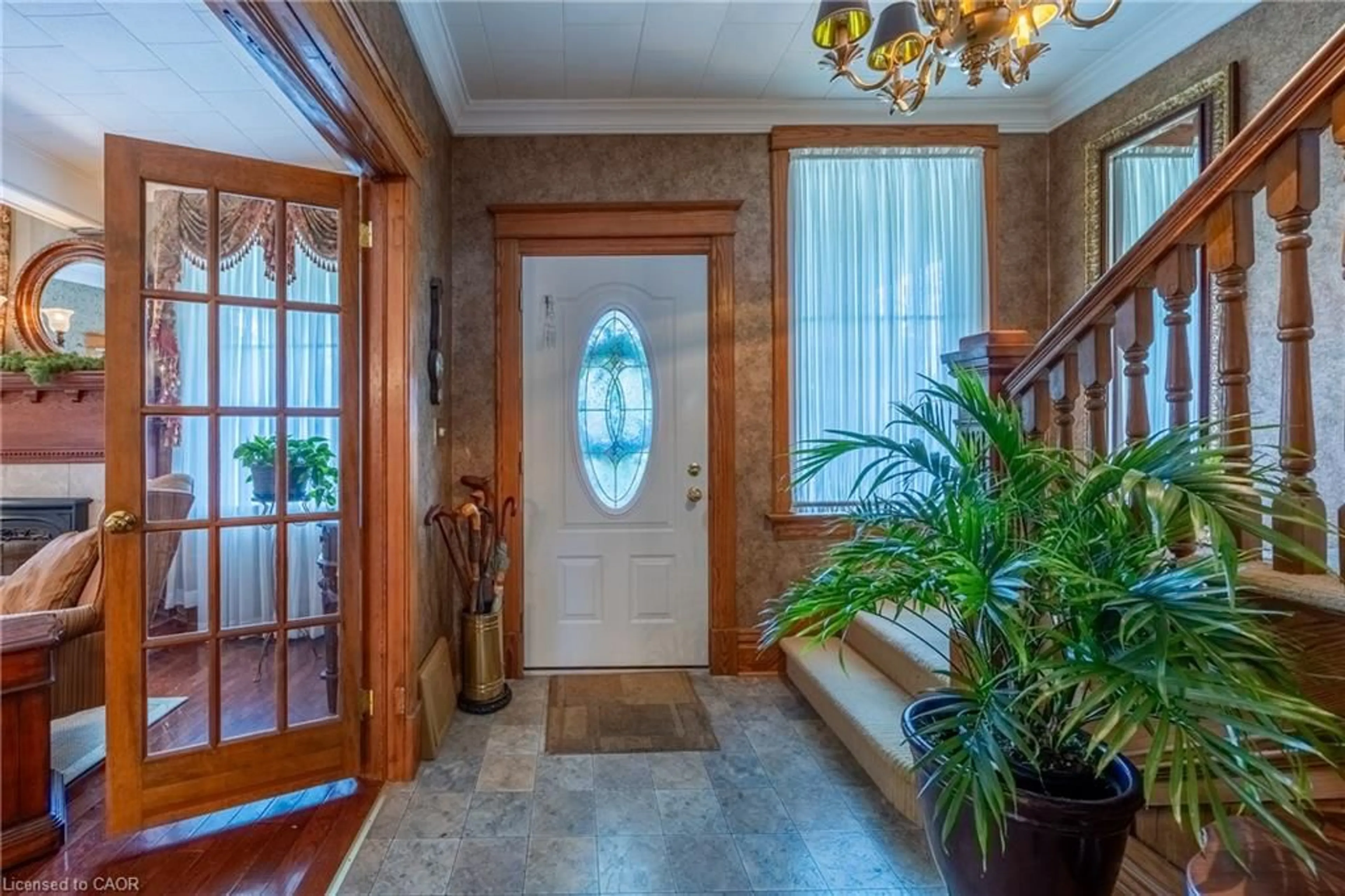 Indoor foyer for 1004 Main St, Port Dover Ontario N0A 1N0