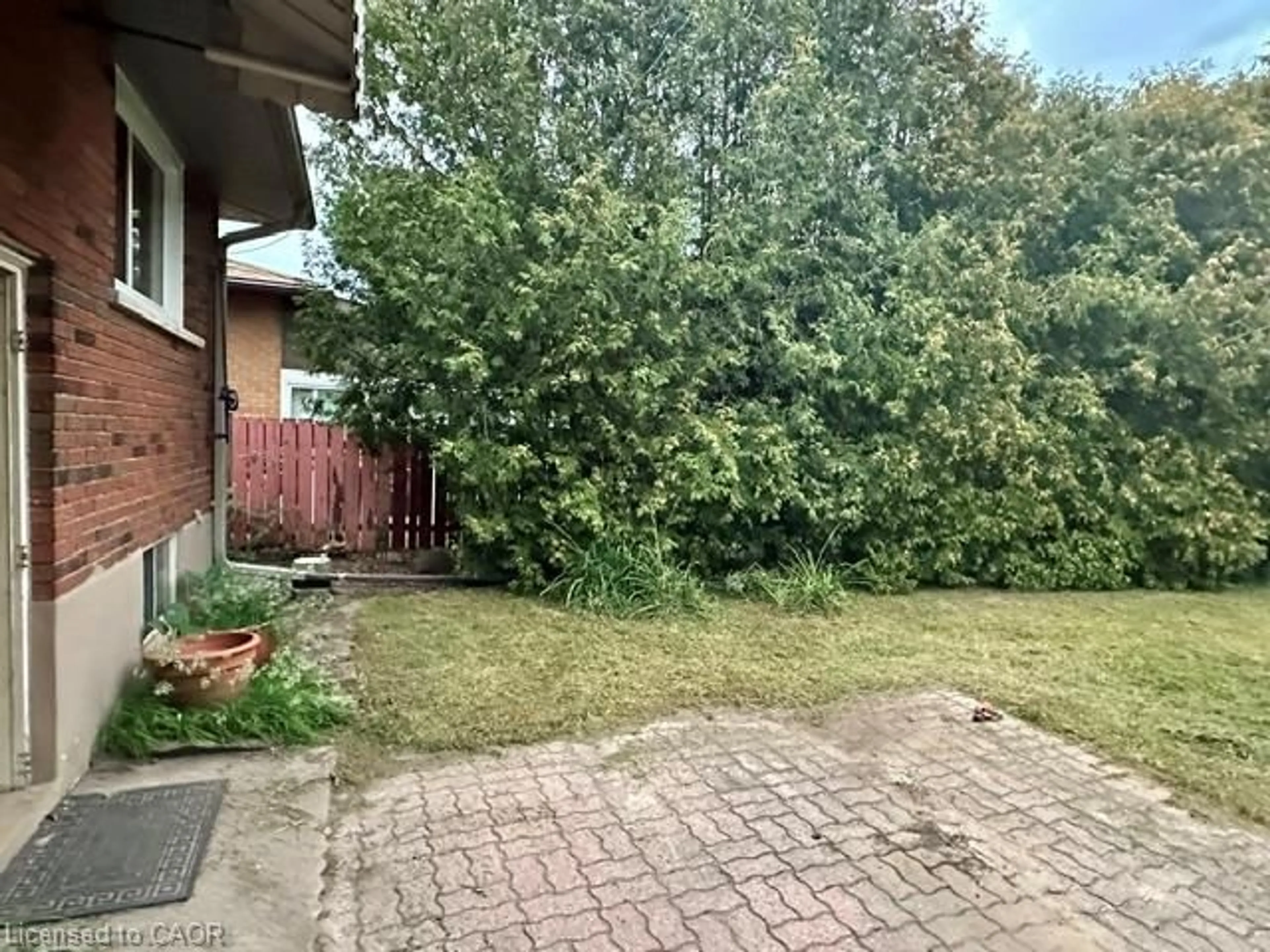 Patio, forest/trees view for 2428 Eileen Dr, Burlington Ontario L7R 1M8