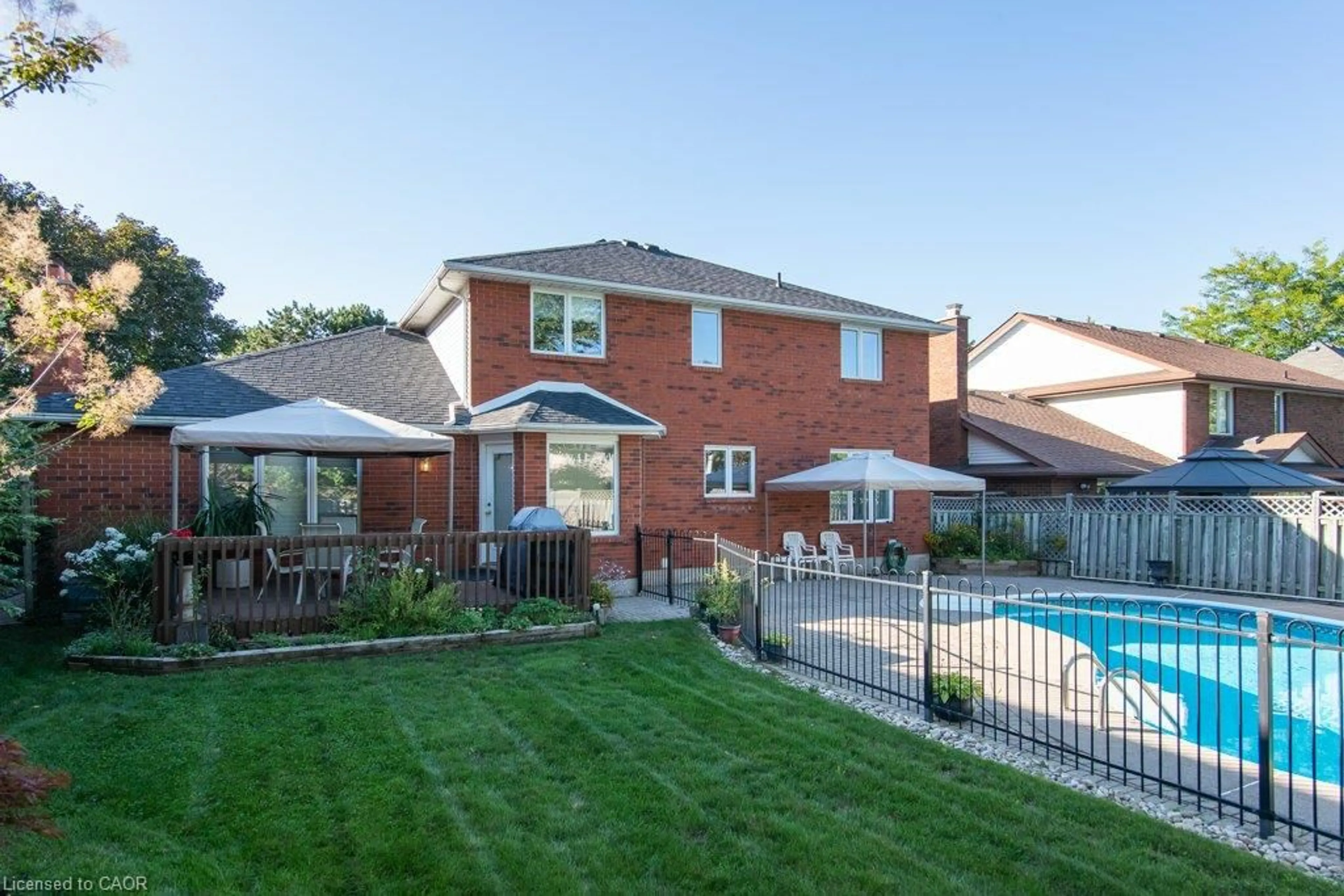 Patio, street for 493 Ennismore Pl, Waterloo Ontario N2T 2G3