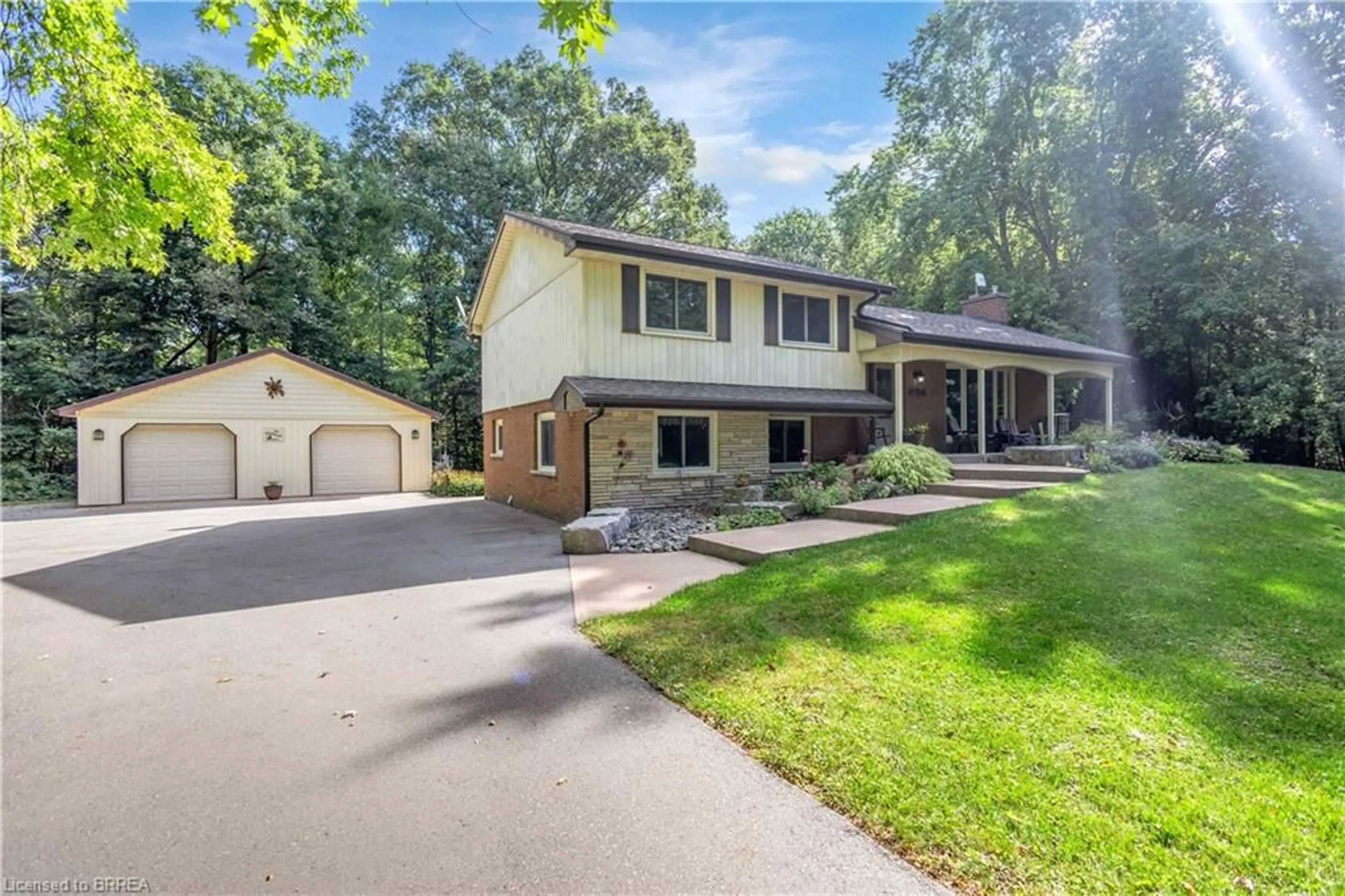 Home with vinyl exterior material, street for 398 Bishopgate Rd, Brantford Ontario N3T 5L7