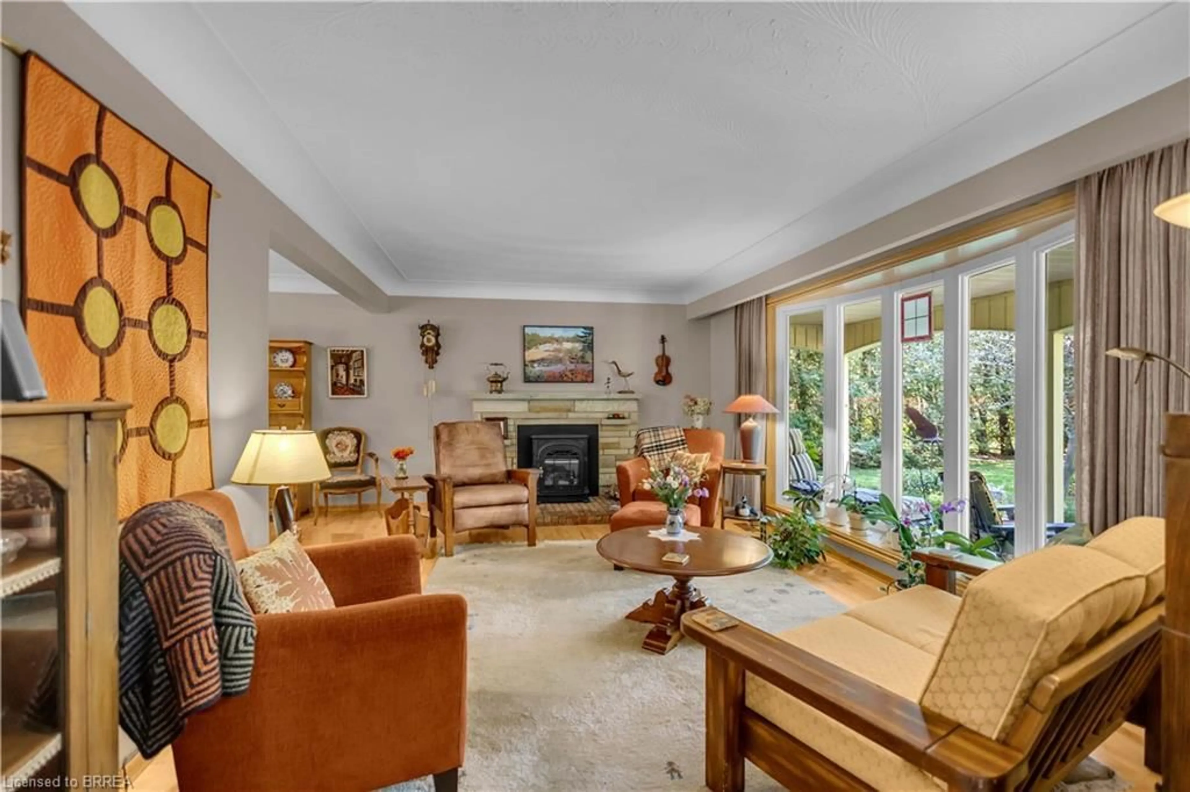 Living room with furniture, unknown for 398 Bishopgate Rd, Brantford Ontario N3T 5L7