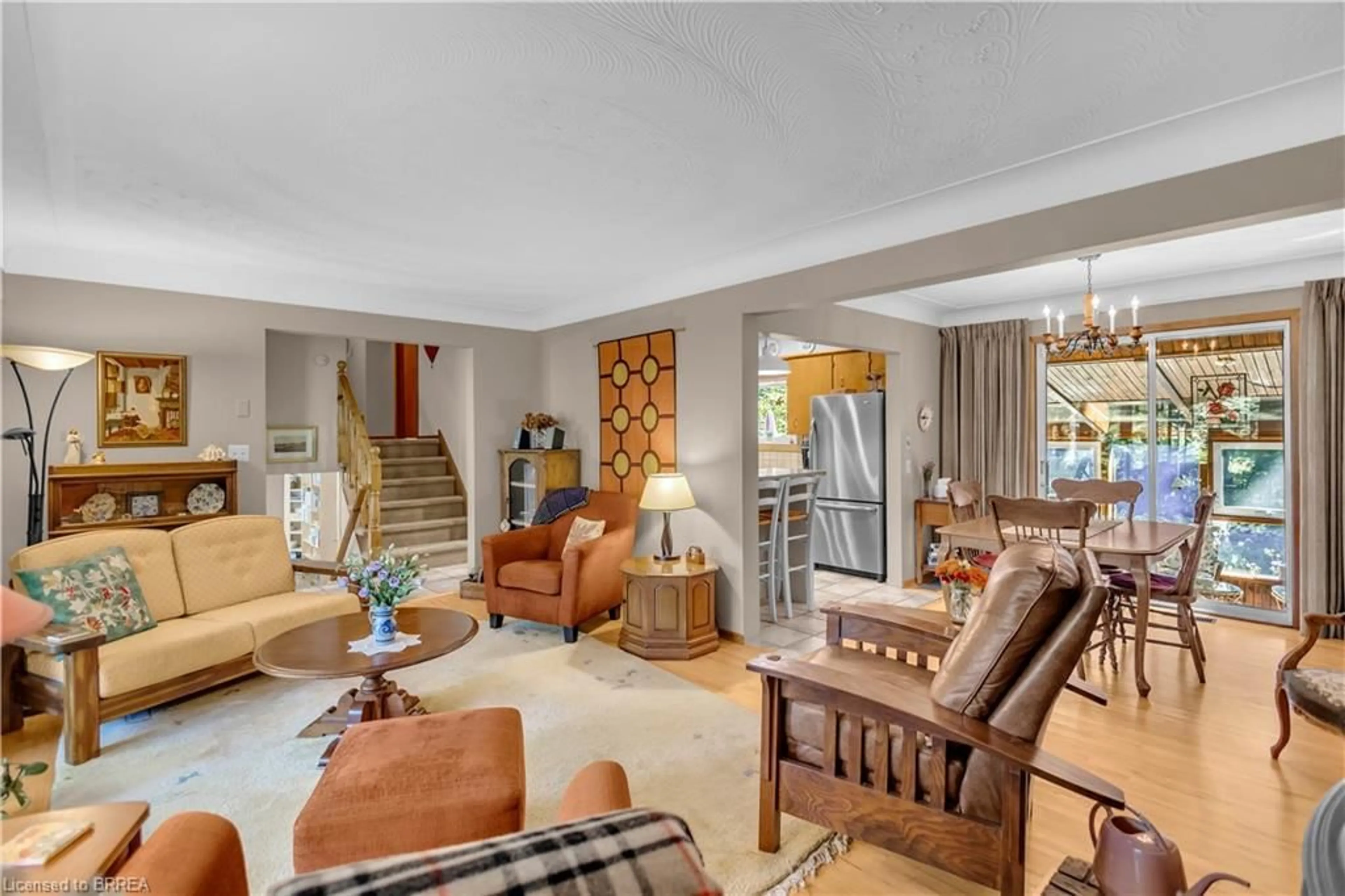 Living room with furniture, unknown for 398 Bishopgate Rd, Brantford Ontario N3T 5L7