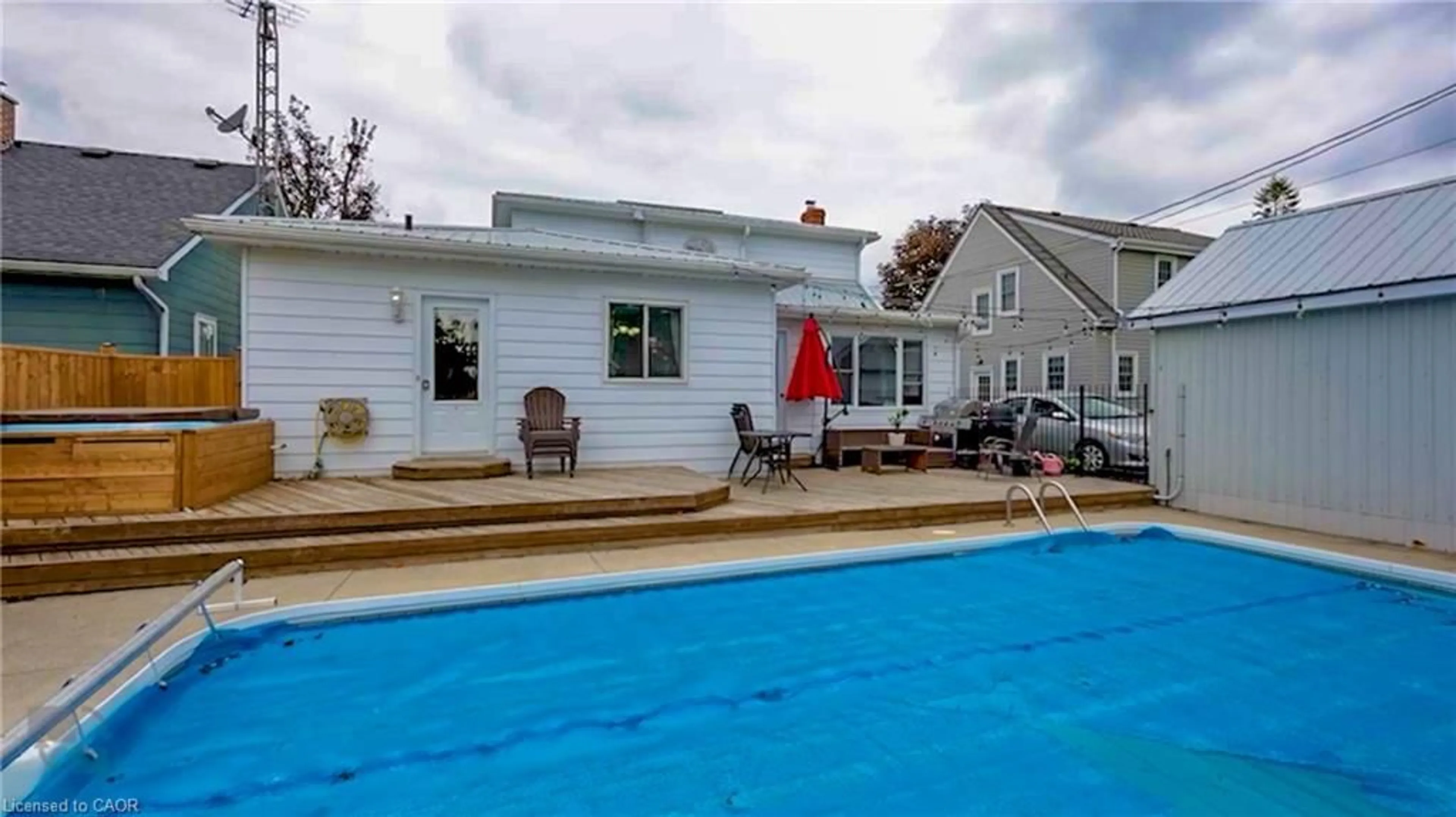 Pool for 72 Pine St, Delhi Ontario N4B 1N9