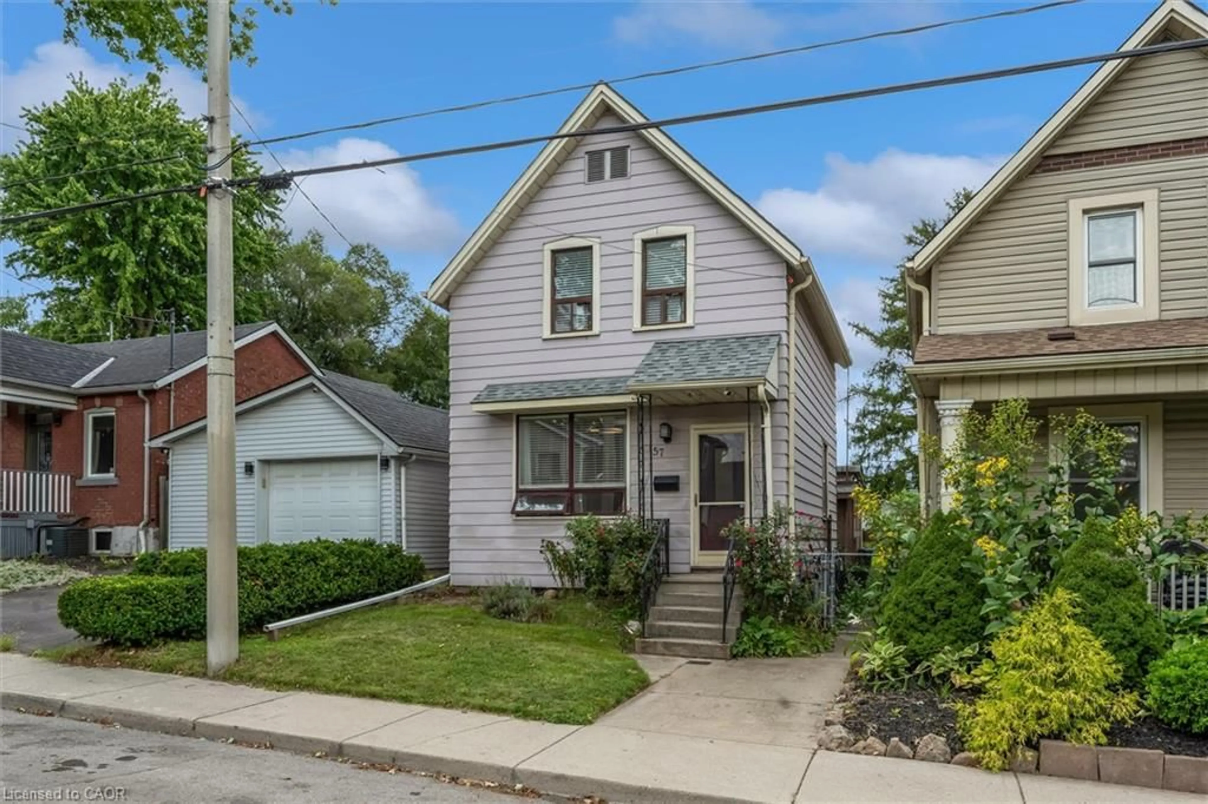 Home with vinyl exterior material, street for 157 Macaulay St, Hamilton Ontario L8L 3X5