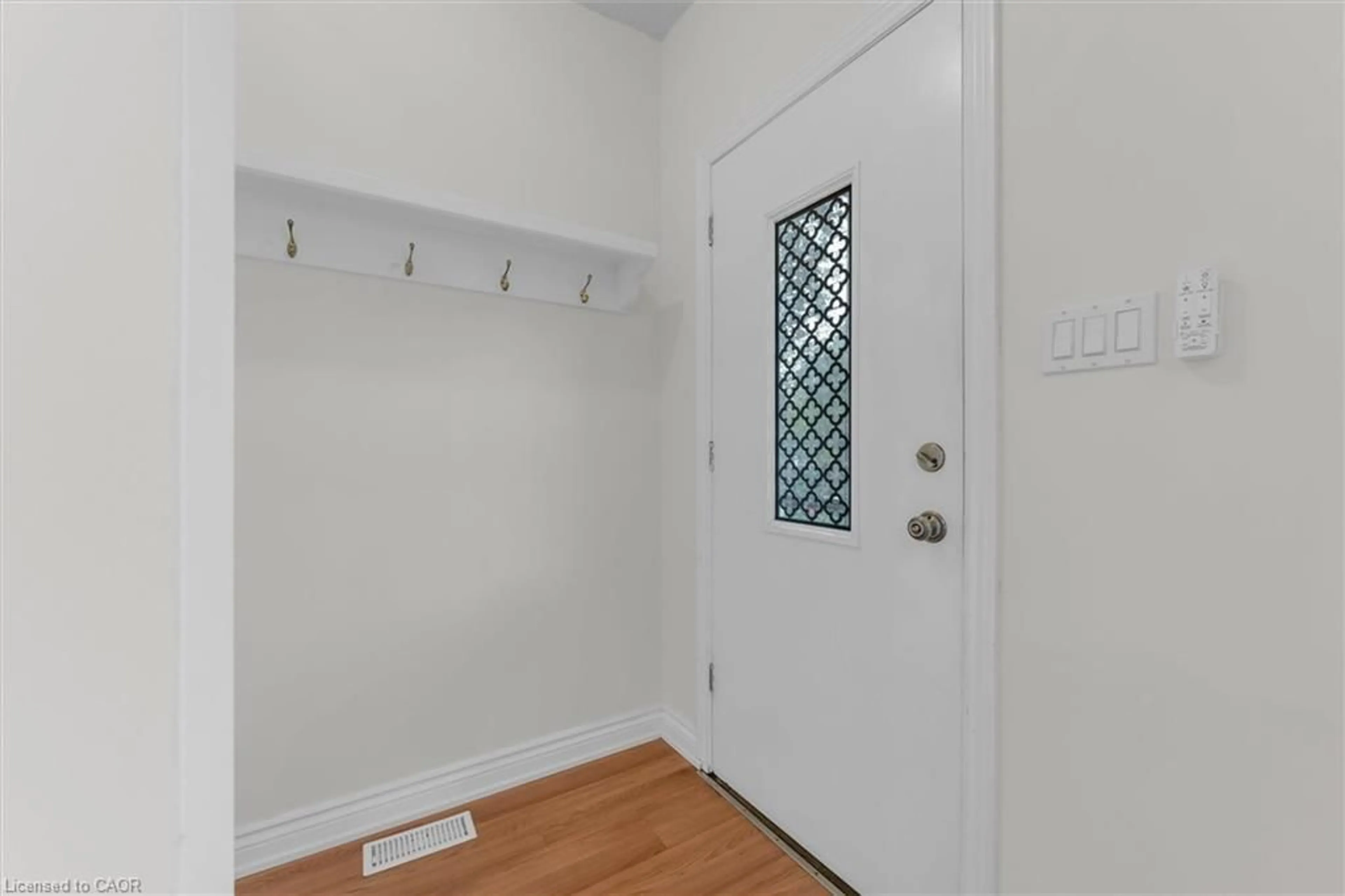 Indoor entryway for 157 Macaulay St, Hamilton Ontario L8L 3X5