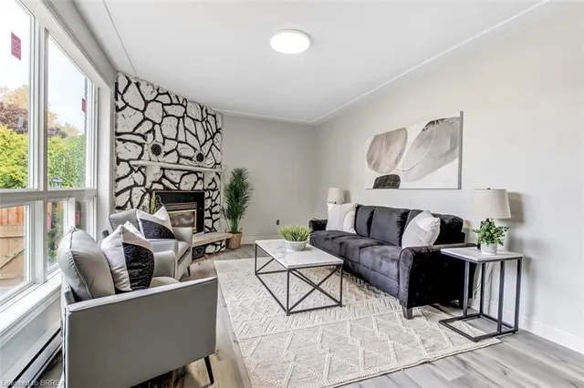 51 Metcalfe Cres #D, Brantford 4