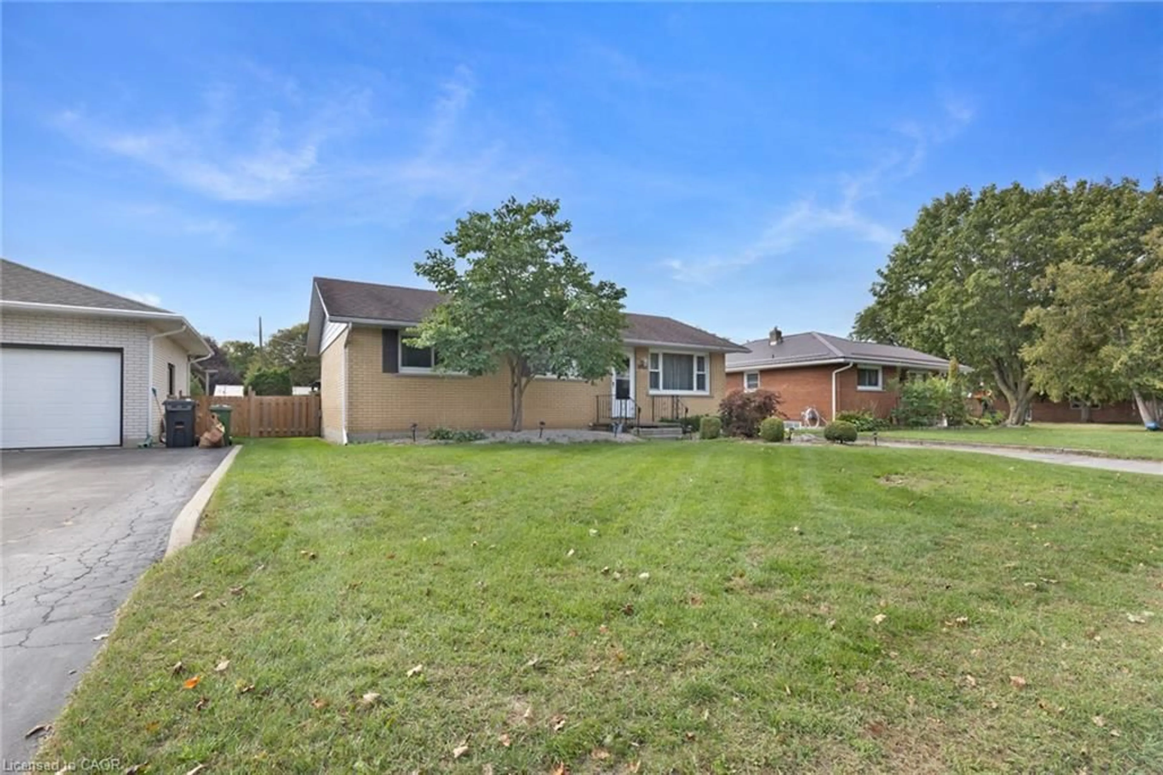 A pic from outside/outdoor area/front of a property/back of a property/a pic from drone, street for 128 First Ave, Delhi Ontario N4B 1G3