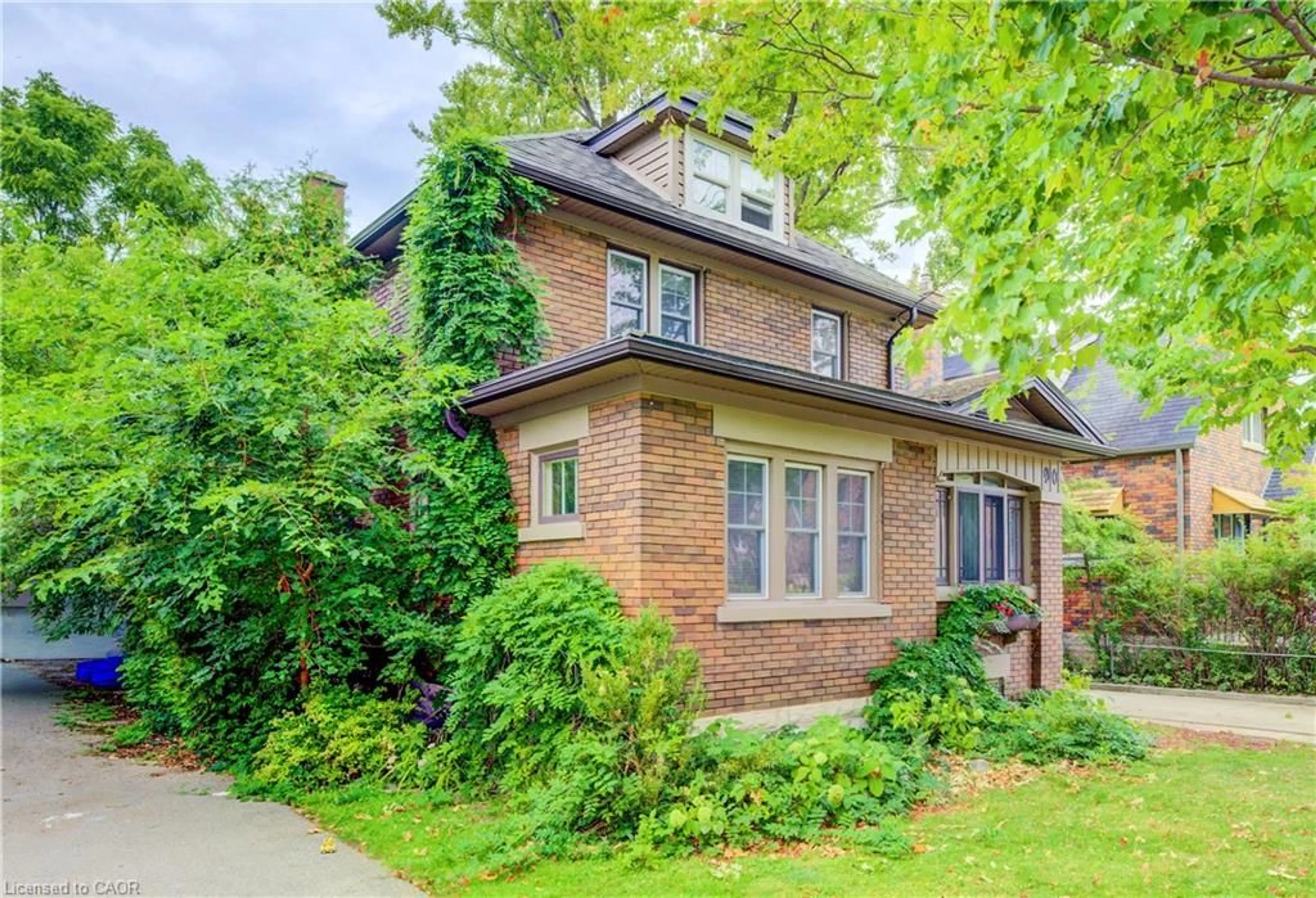 Home with brick exterior material, street for 90 Brock St, Kitchener Ontario N2M 1X3