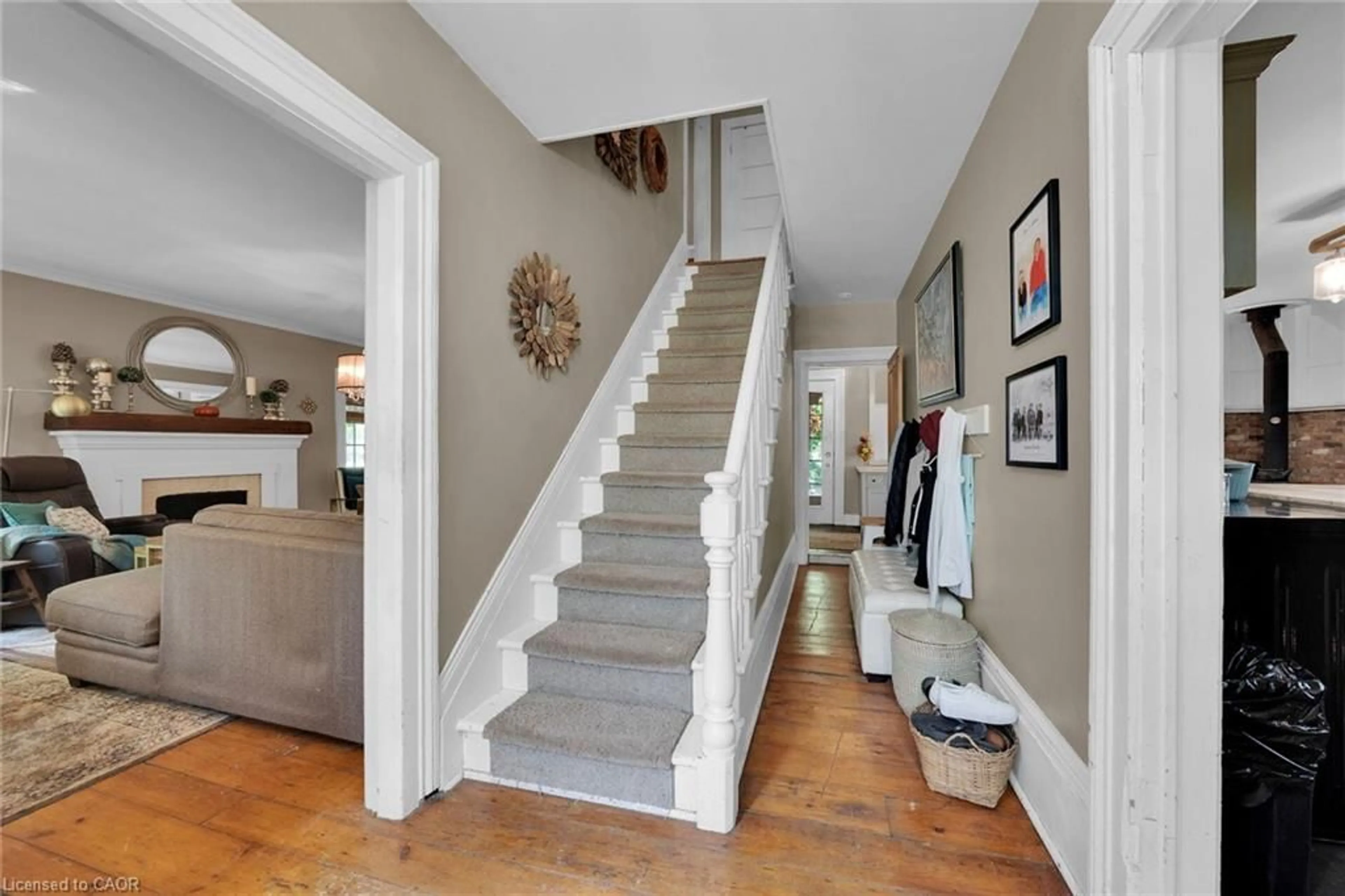 Indoor entryway for 655 Townline Rd, Cayuga Ontario N0A 1E0