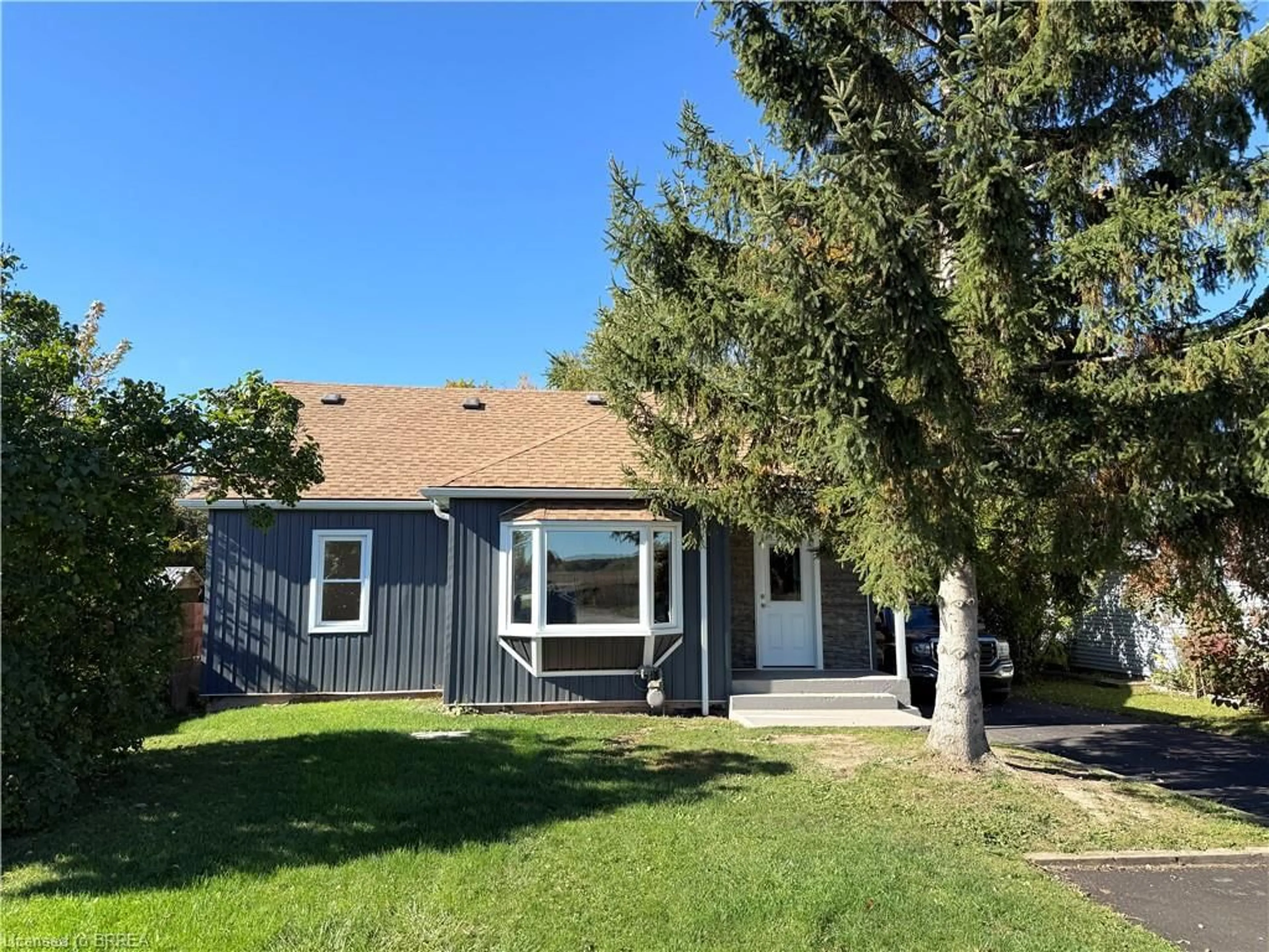 Home with vinyl exterior material, street for 9125 Sodom Rd, Niagara Falls Ontario L2E 6S6