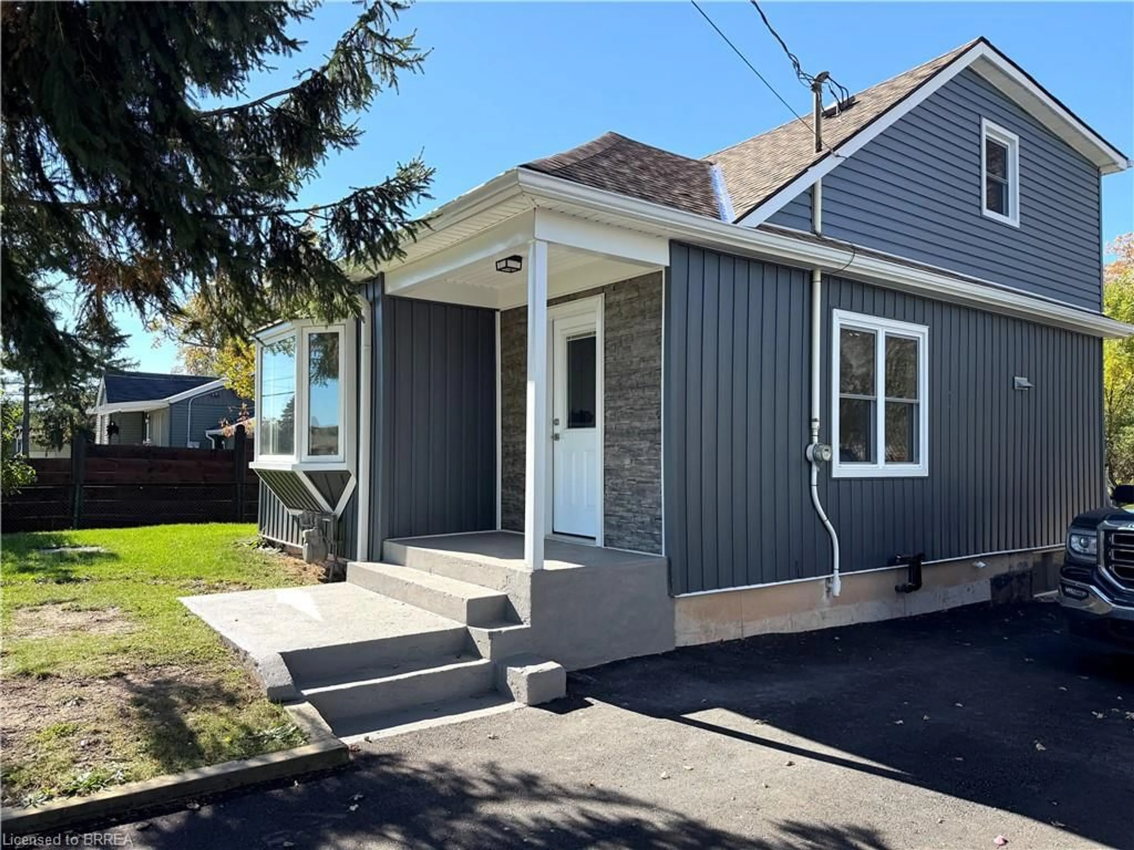 Home with vinyl exterior material, street for 9125 Sodom Rd, Niagara Falls Ontario L2E 6S6