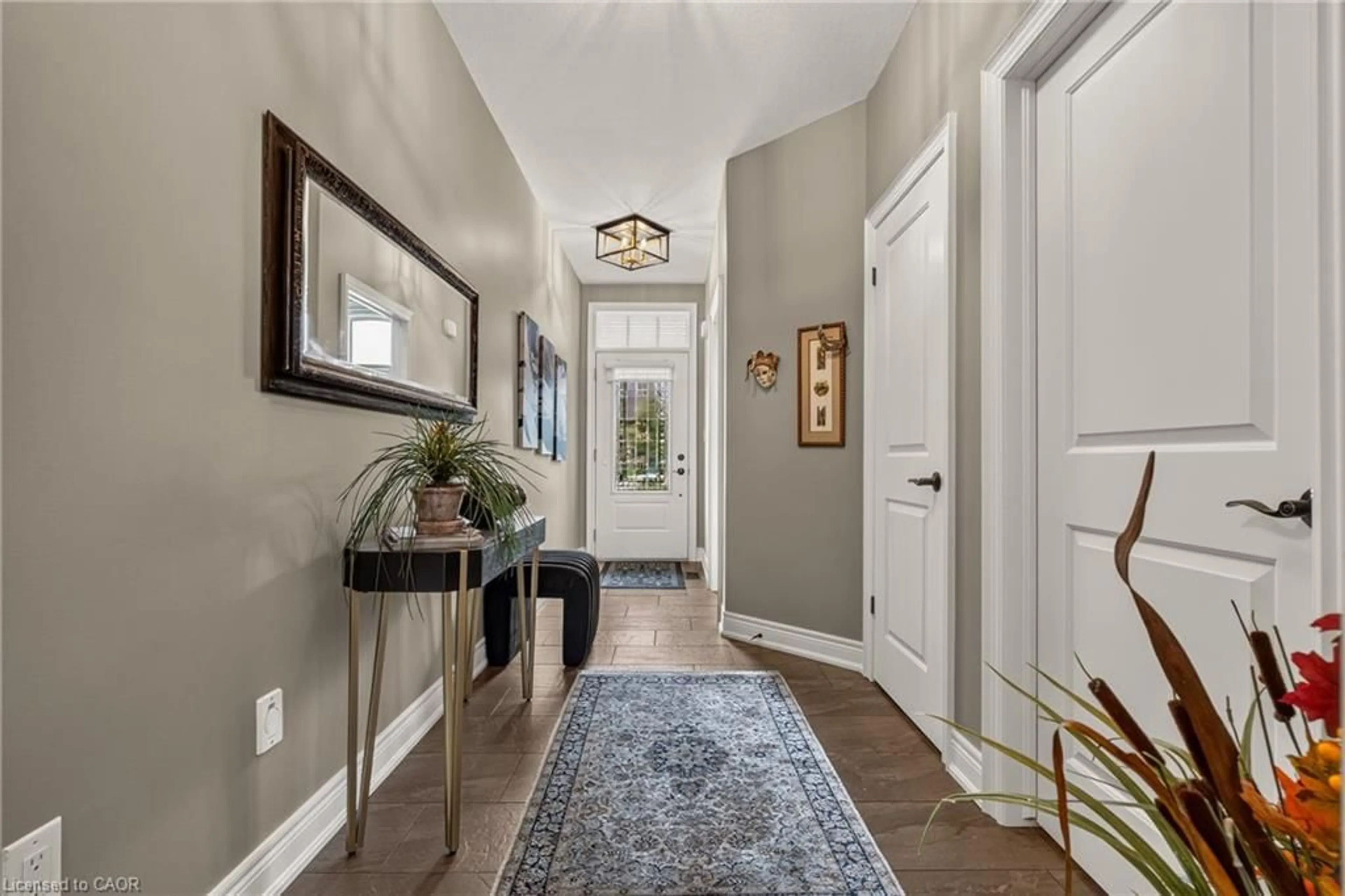 Indoor entryway for 27 Stoneridge Cres, Niagara-on-the-Lake Ontario L0S 1J1