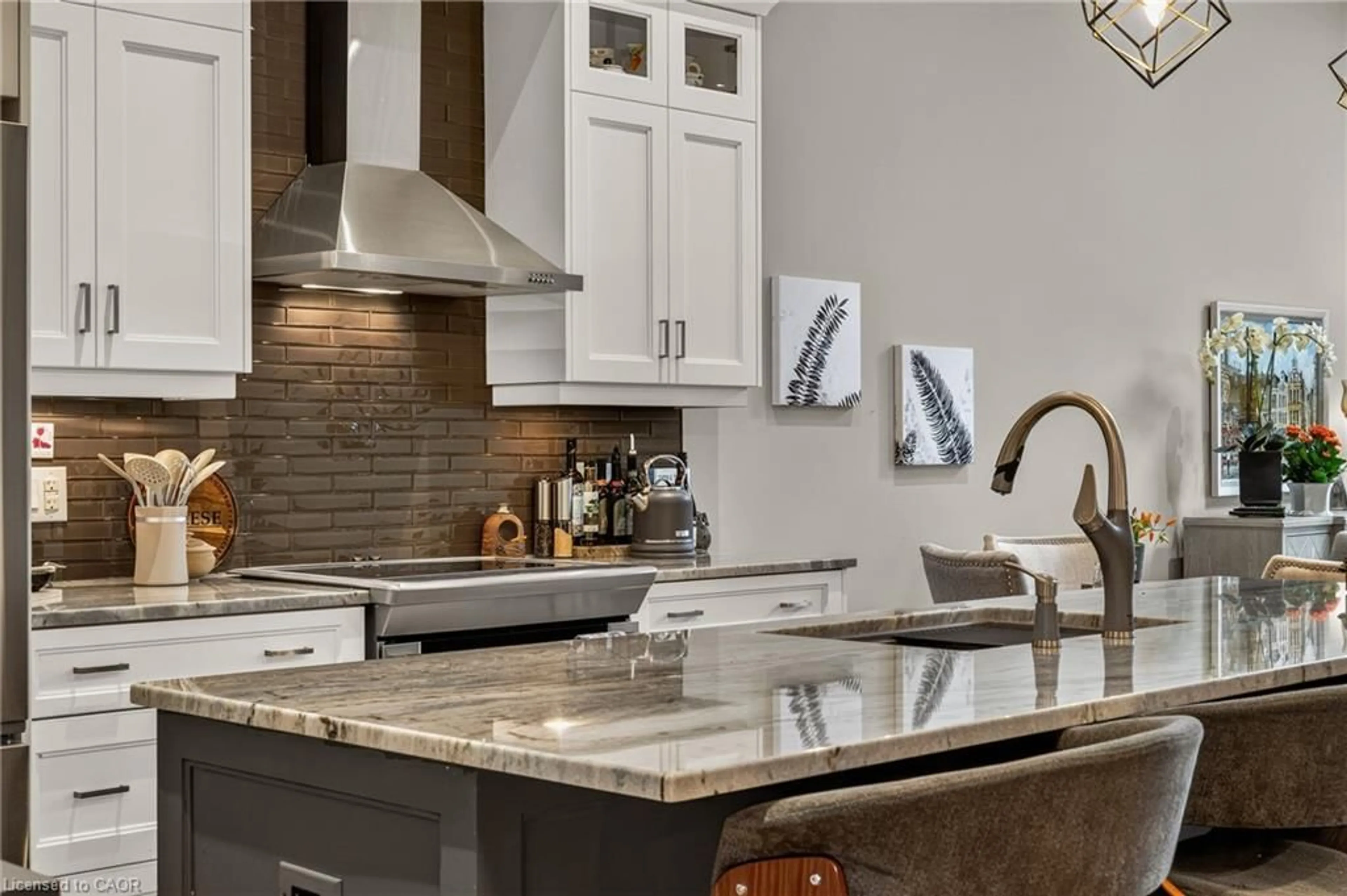 Contemporary kitchen, ceramic/tile floor for 27 Stoneridge Cres, Niagara-on-the-Lake Ontario L0S 1J1
