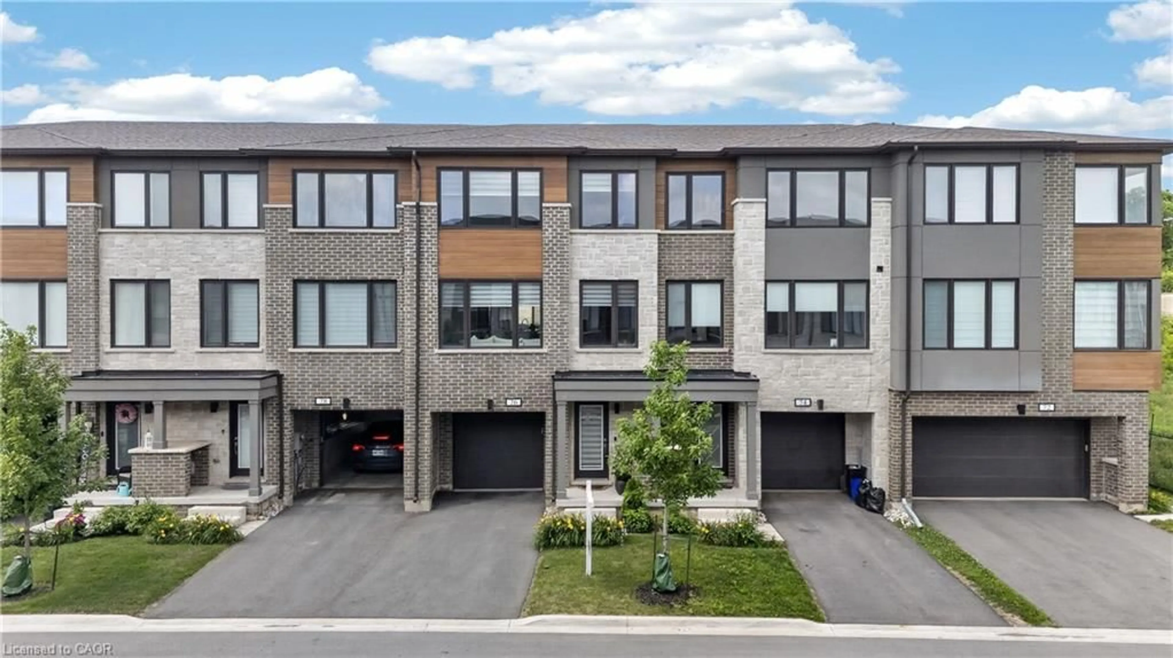 A pic from outside/outdoor area/front of a property/back of a property/a pic from drone, street for 76 Windtree Way, Georgetown Ontario L7G 0P6